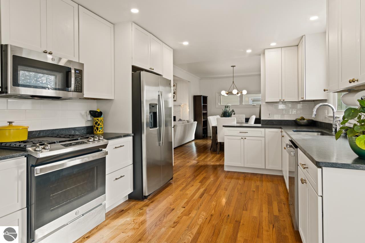521 W Eighth Street