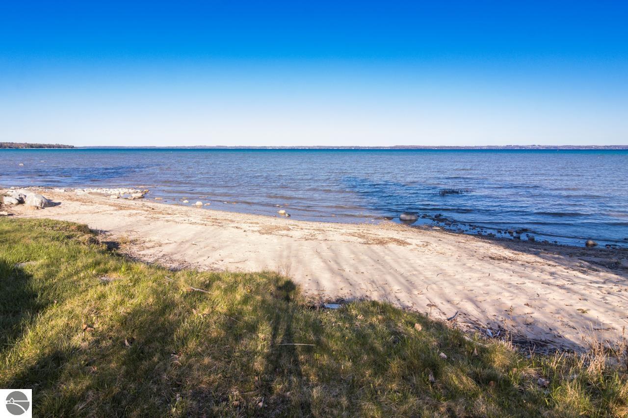 4584 S West Bay Shore