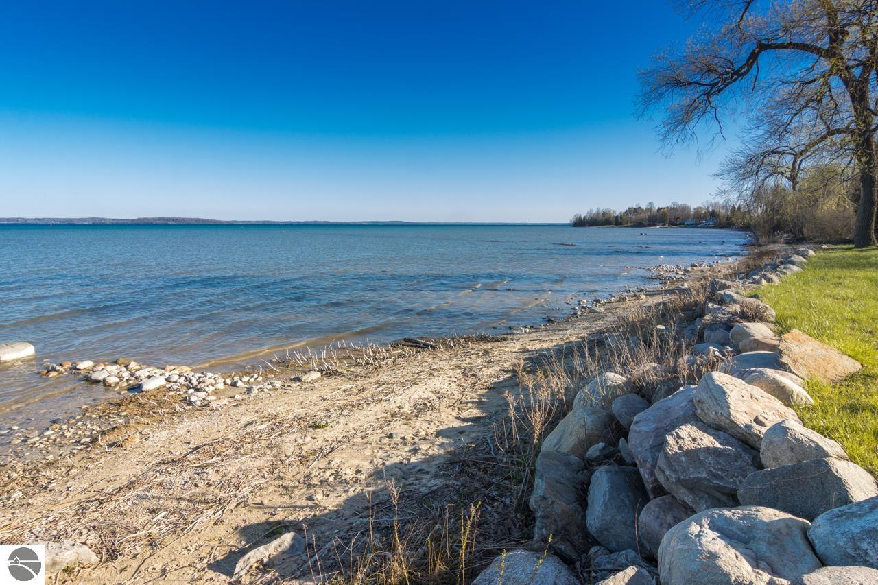 4584 S West Bay Shore