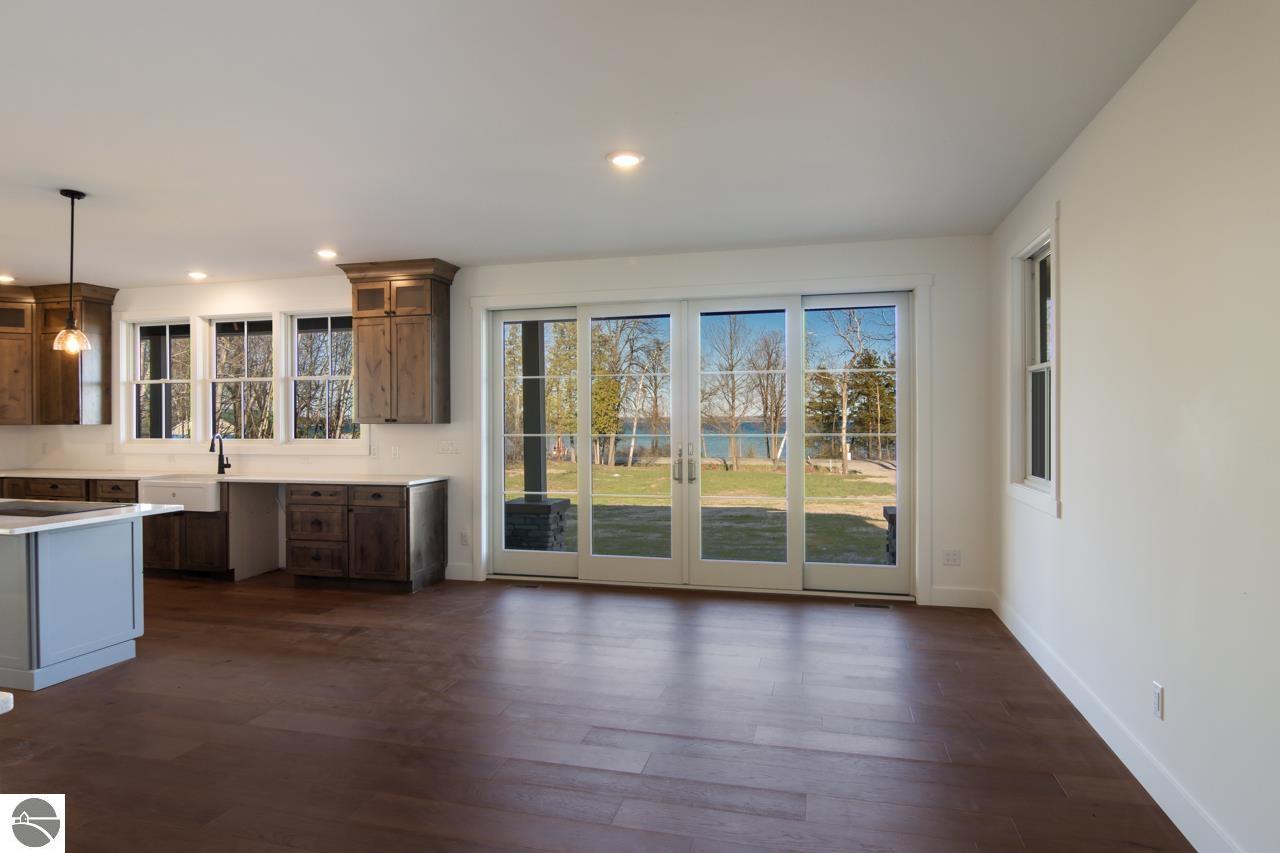 4584 S West Bay Shore