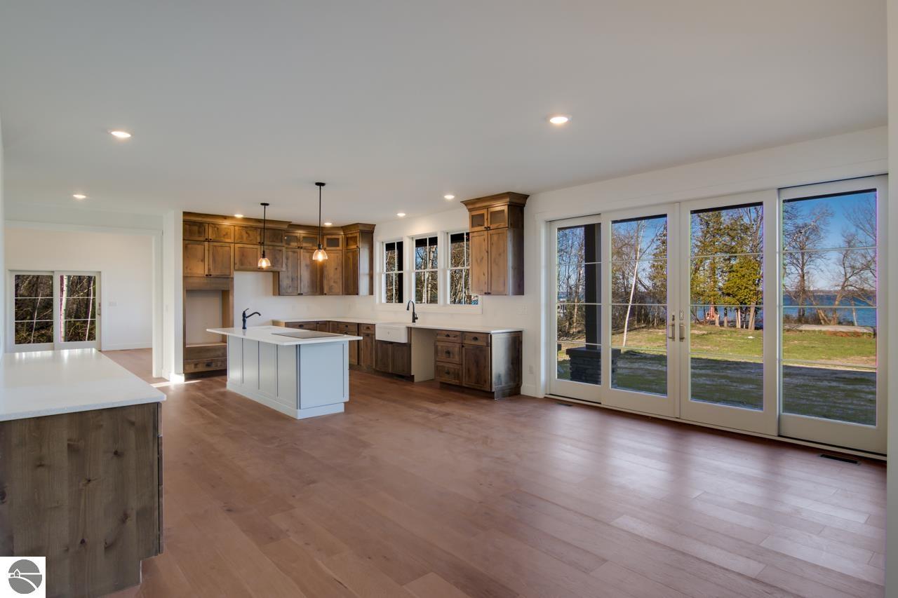 4584 S West Bay Shore