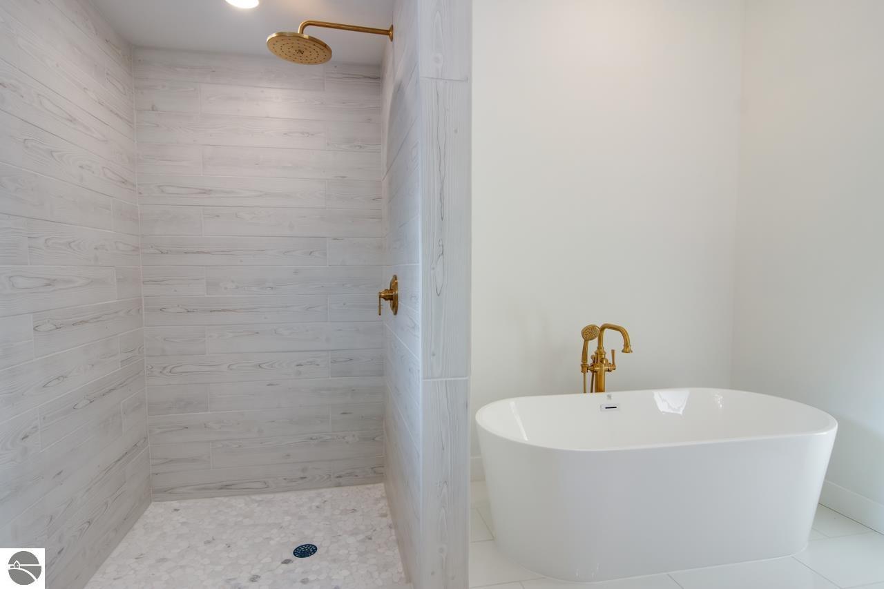 4584 S West Bay Shore