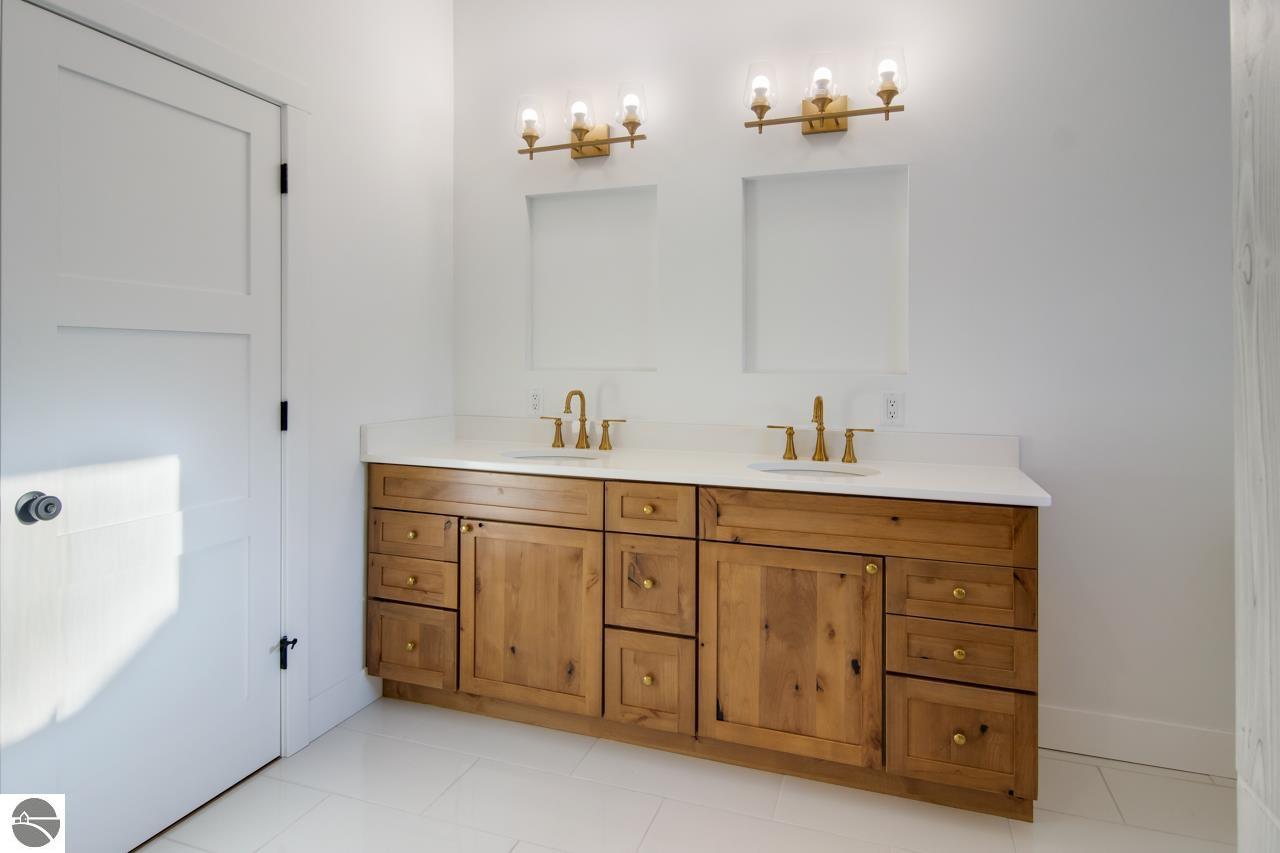 4584 S West Bay Shore