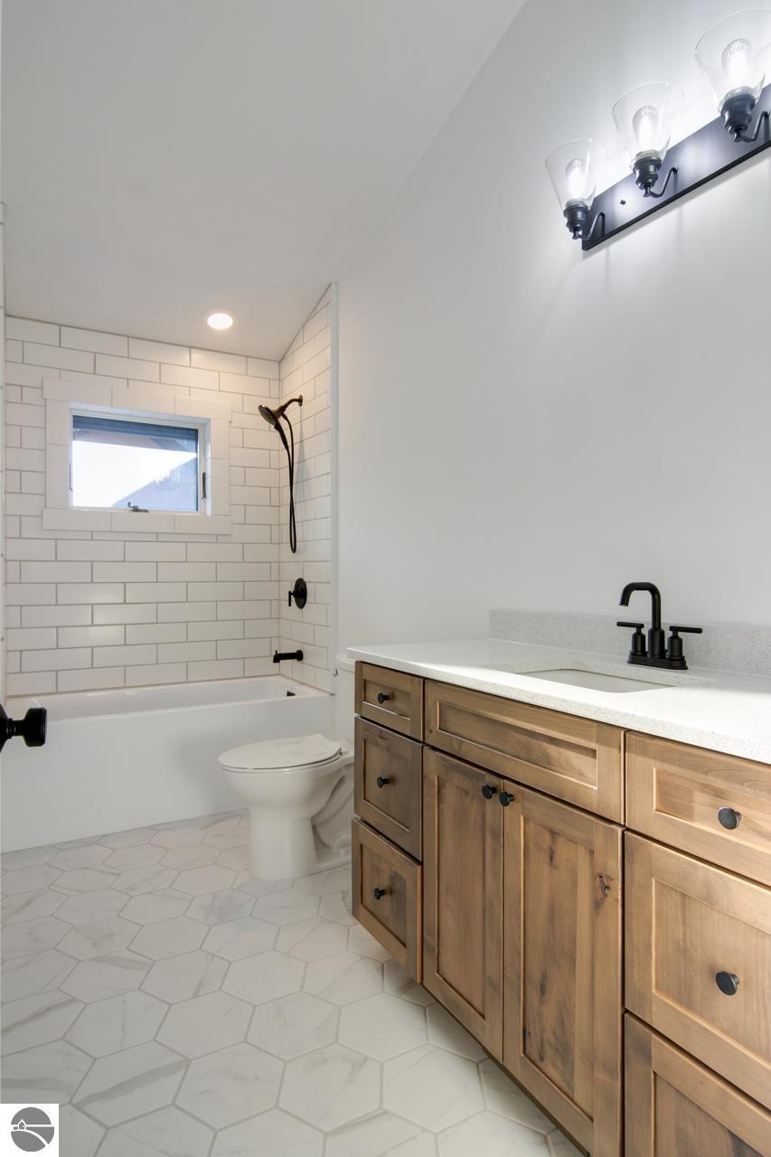 4584 S West Bay Shore
