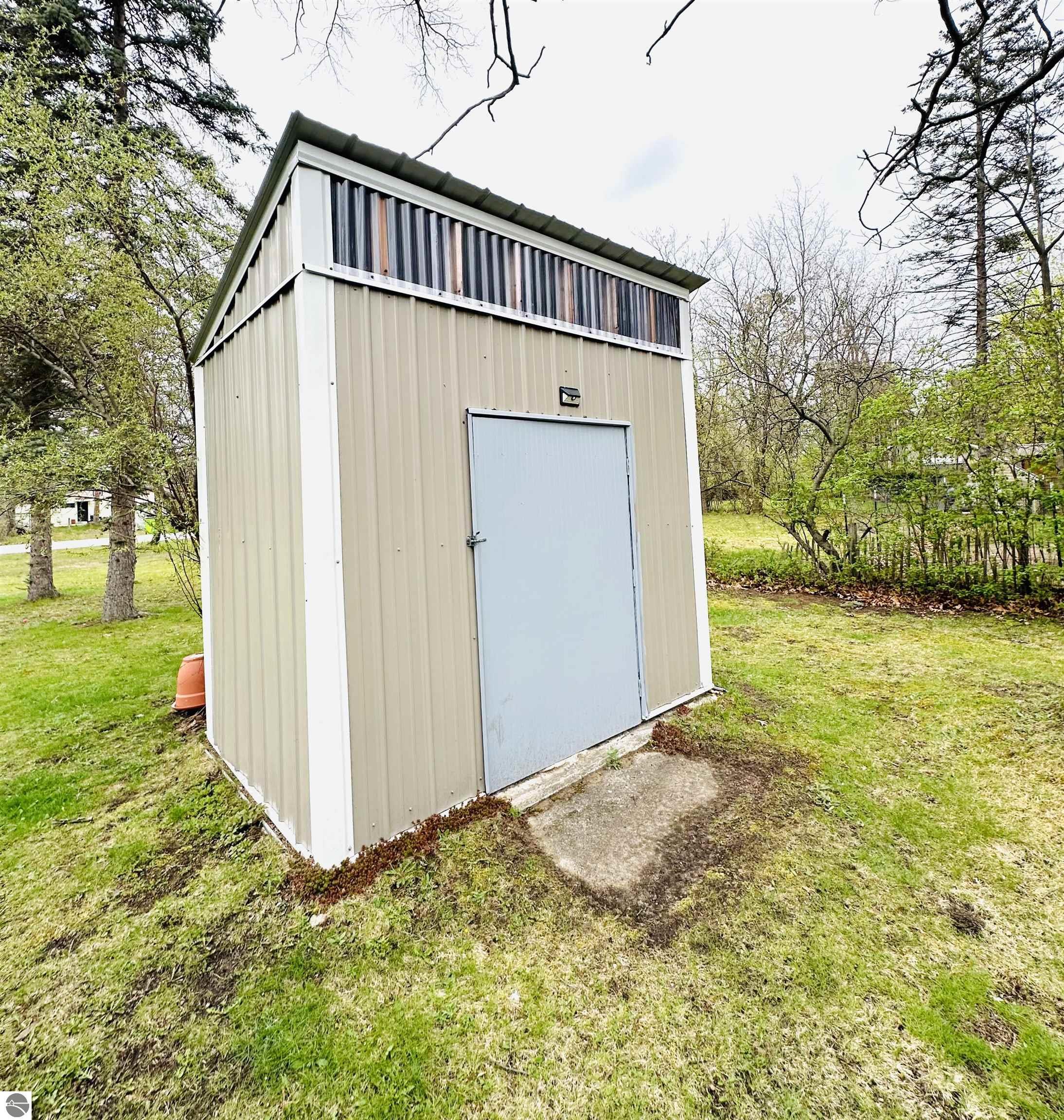 1203 Oakland Street