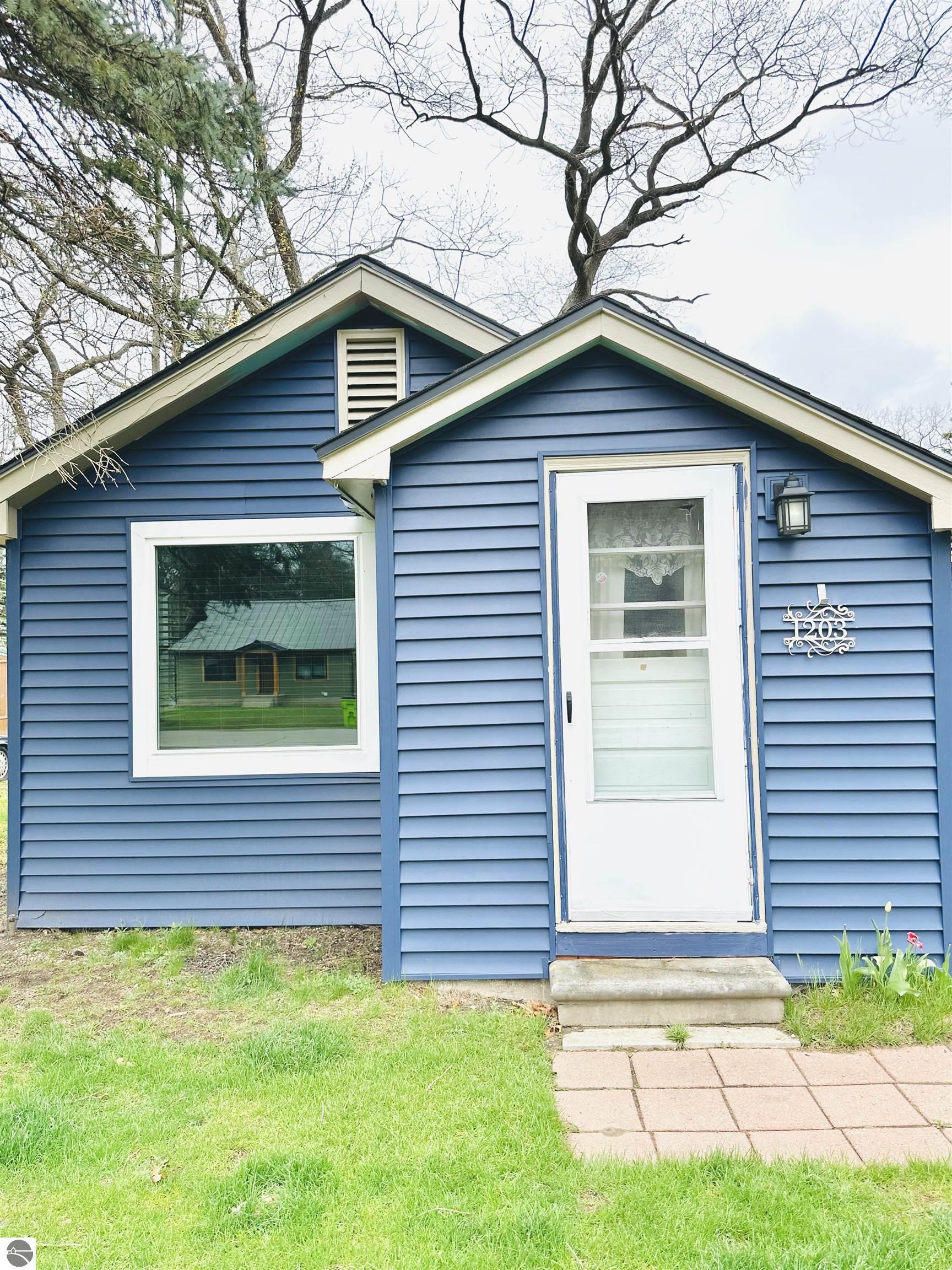 1203 Oakland Street