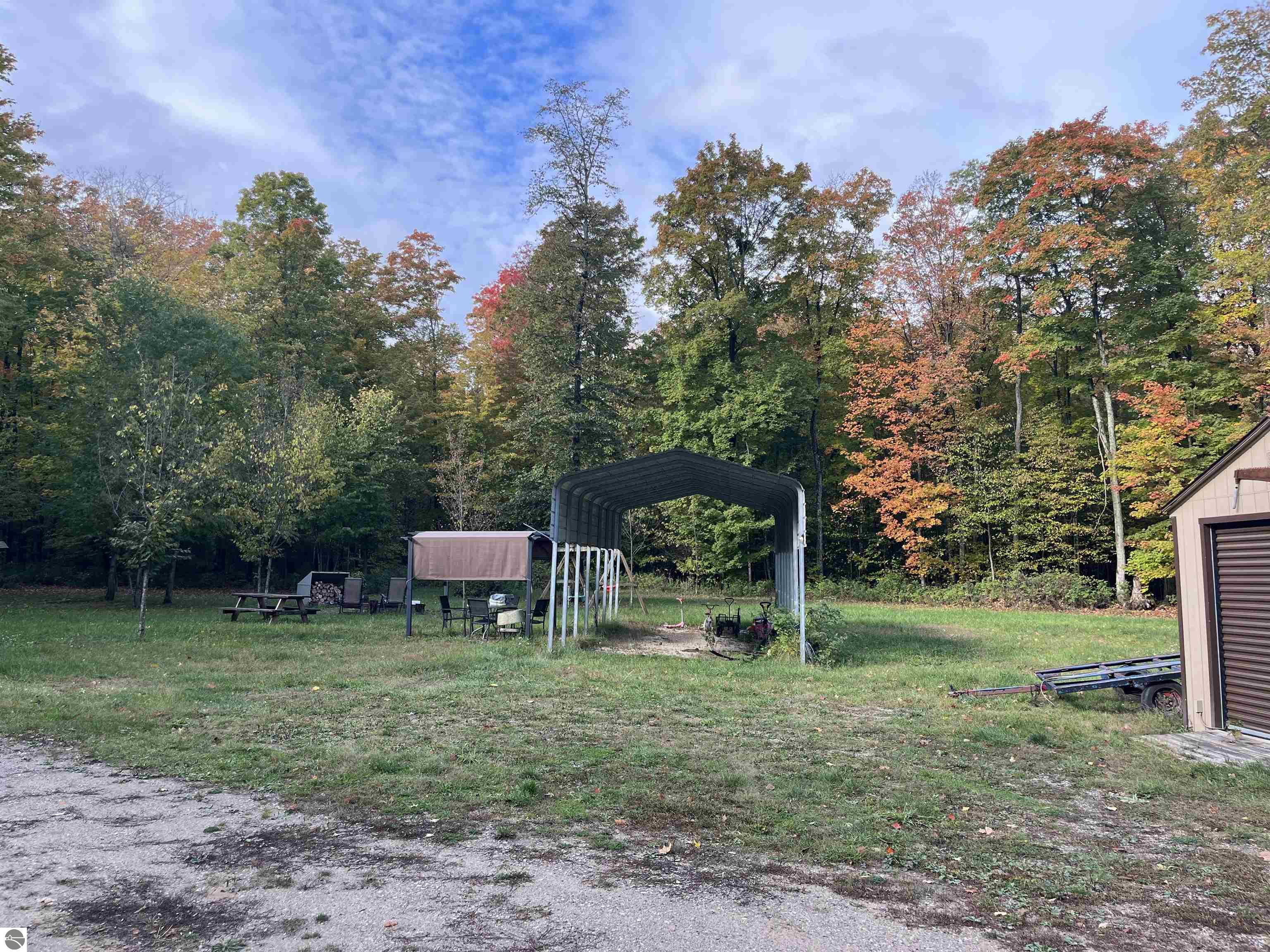 5699 Greenleaf Lane
