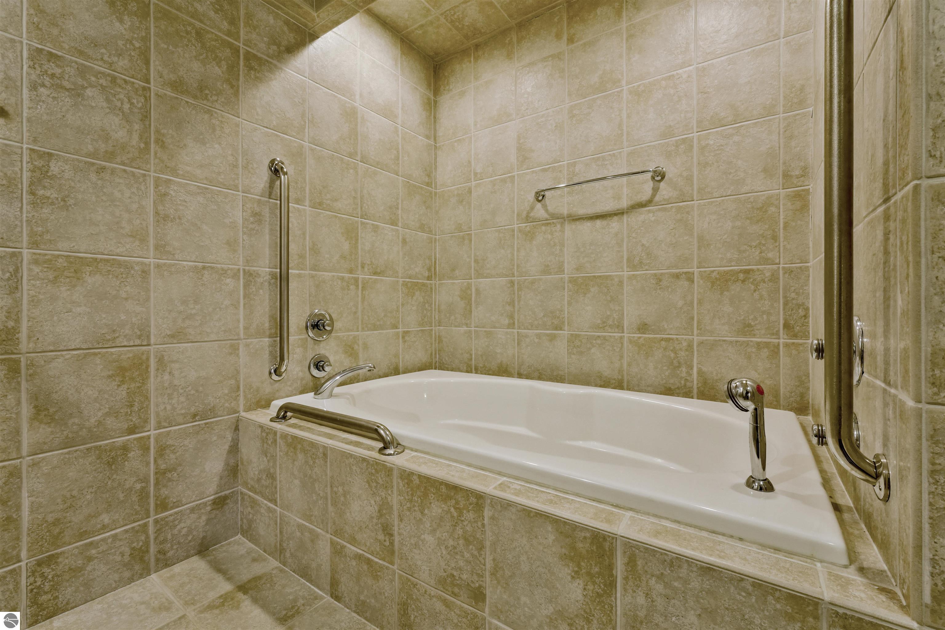 4099 Hidden Creek