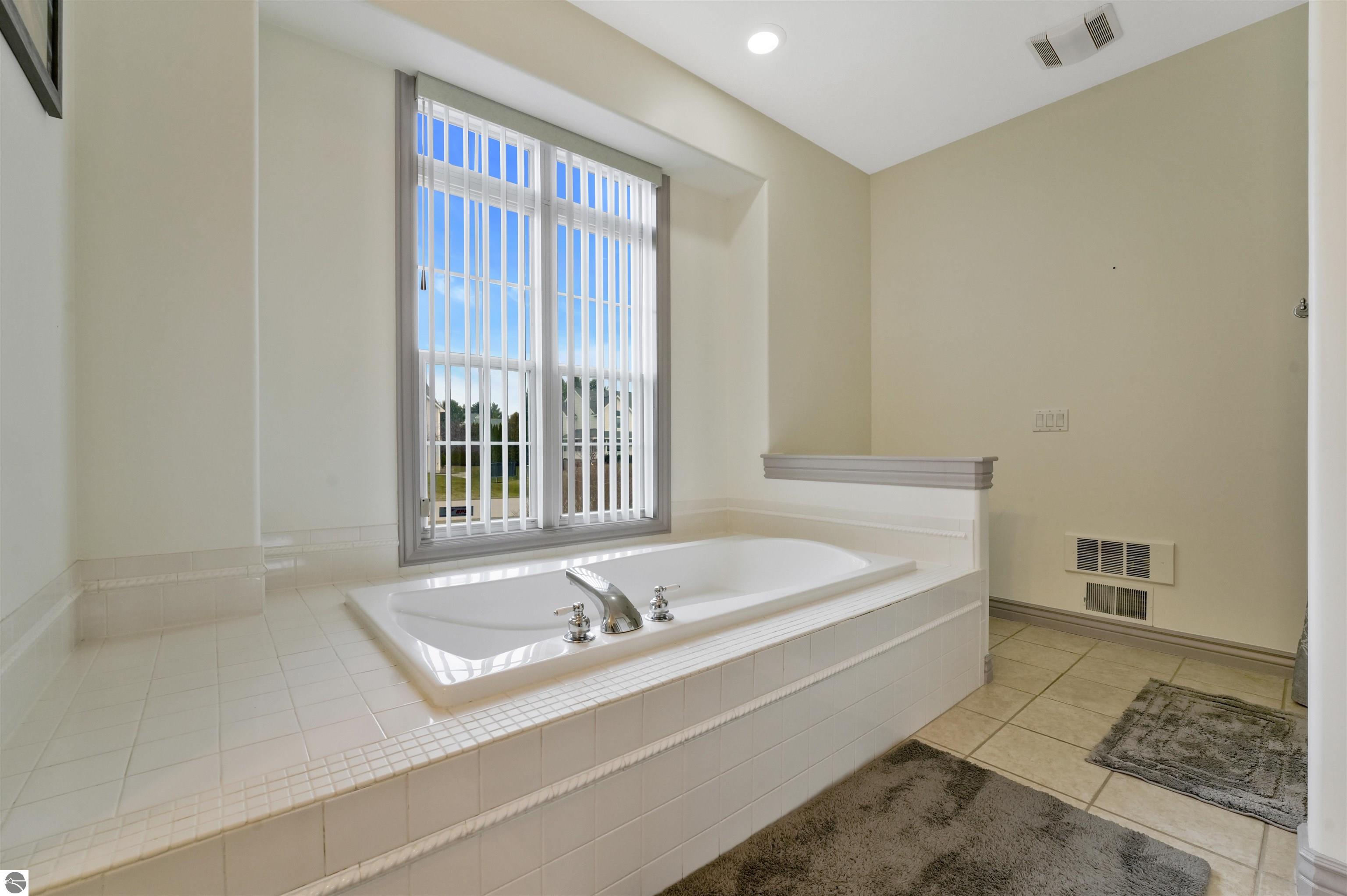 4099 Hidden Creek