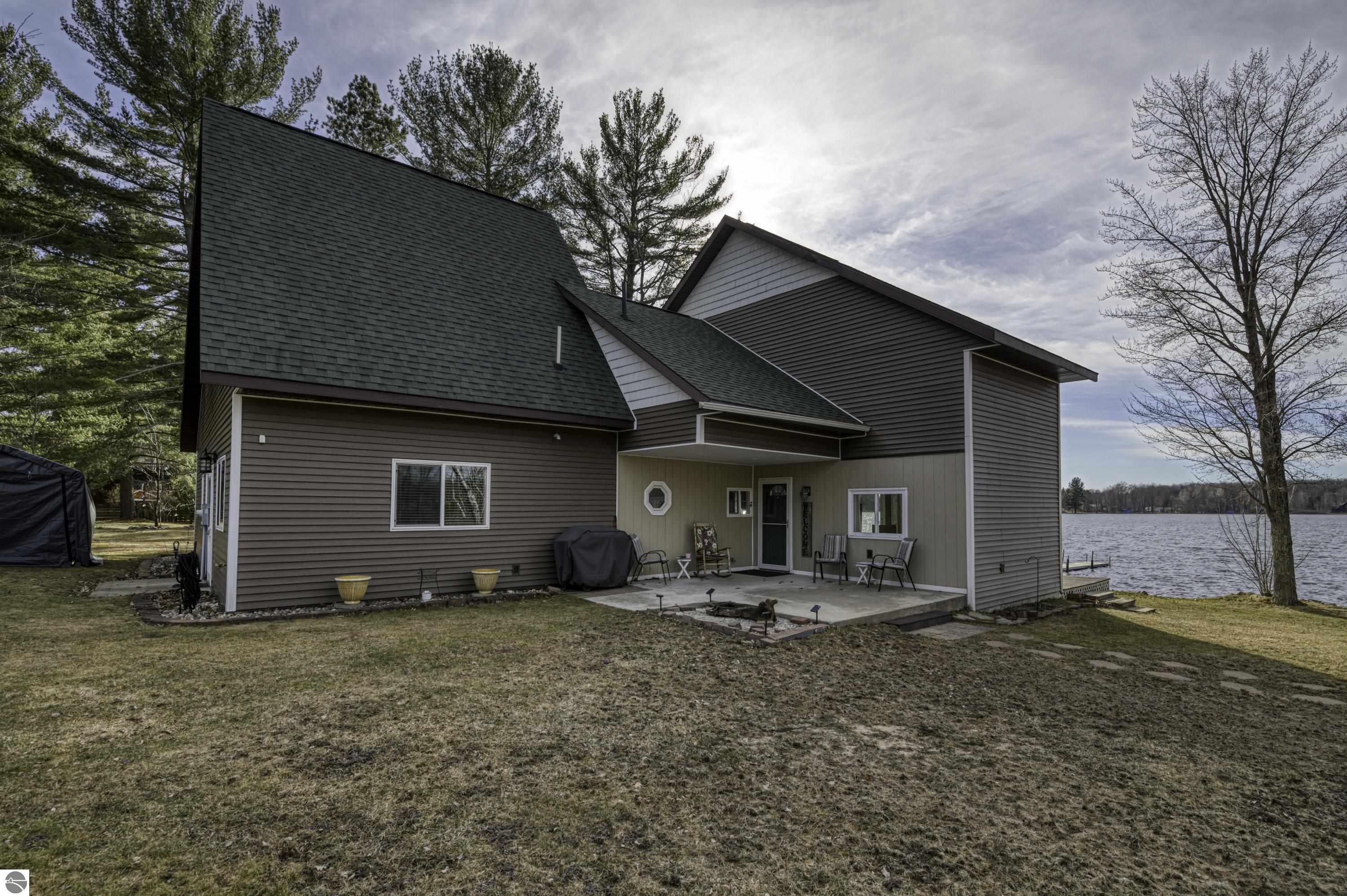 919 Lake Drive