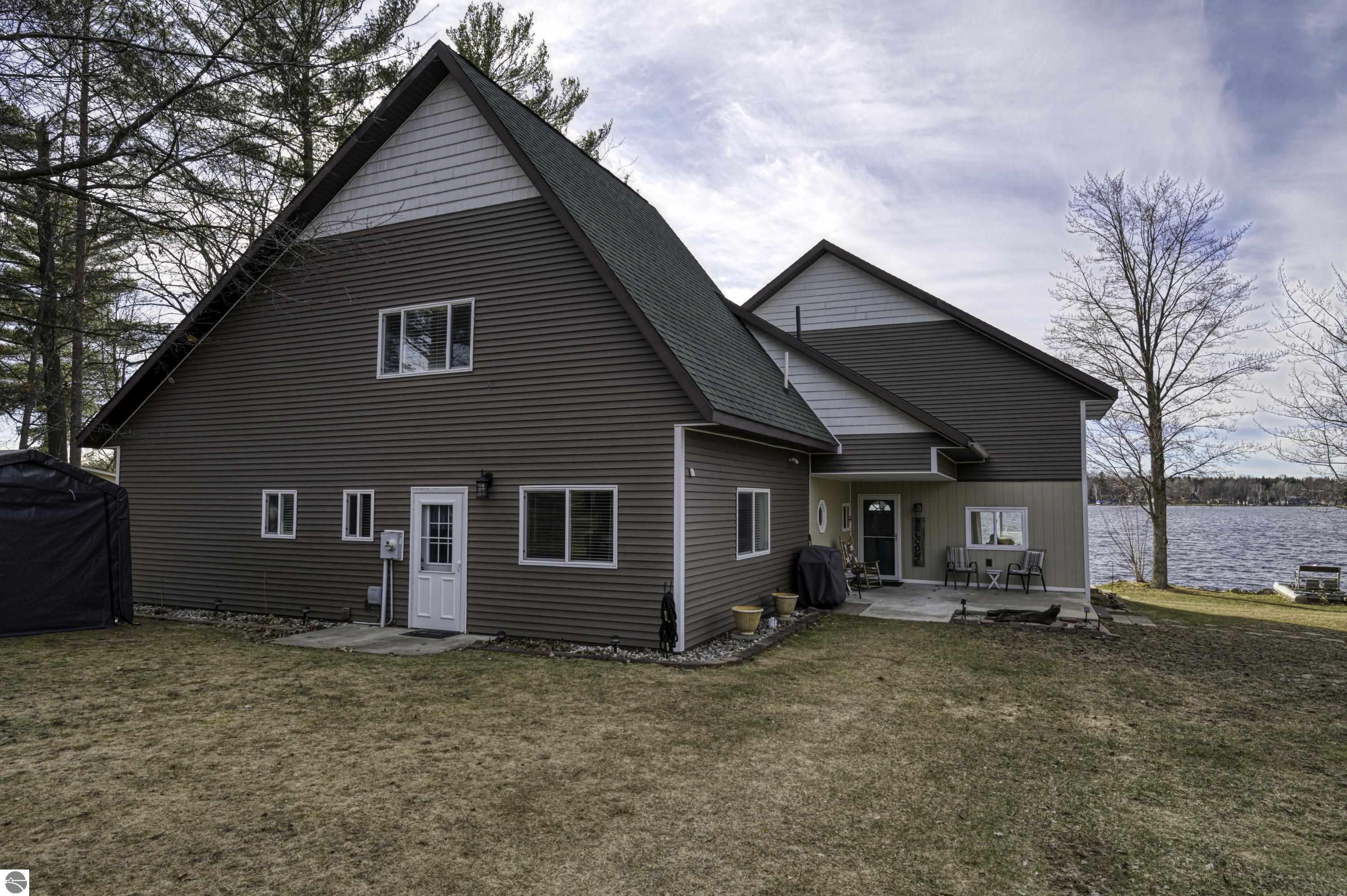 919 Lake Drive