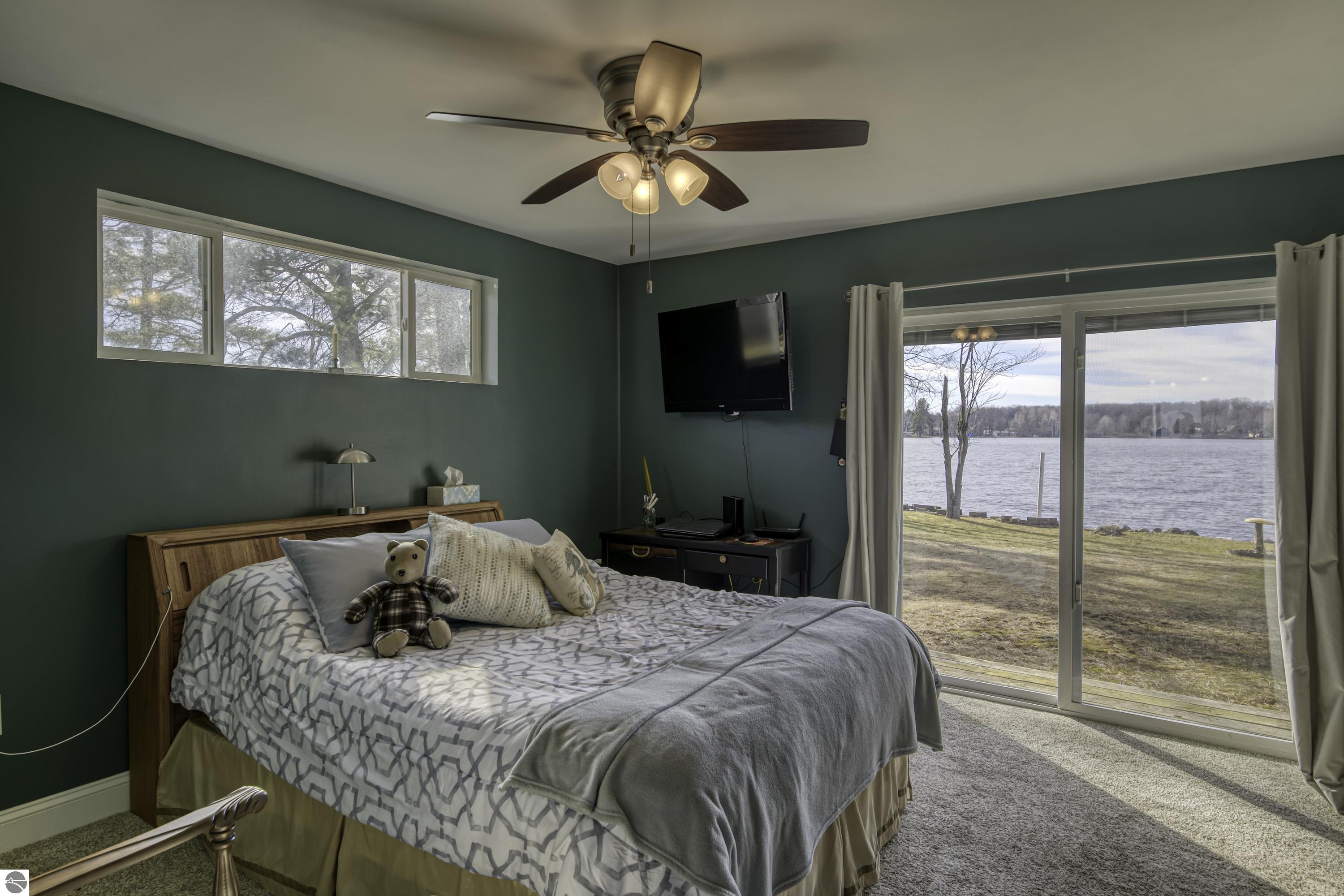 919 Lake Drive