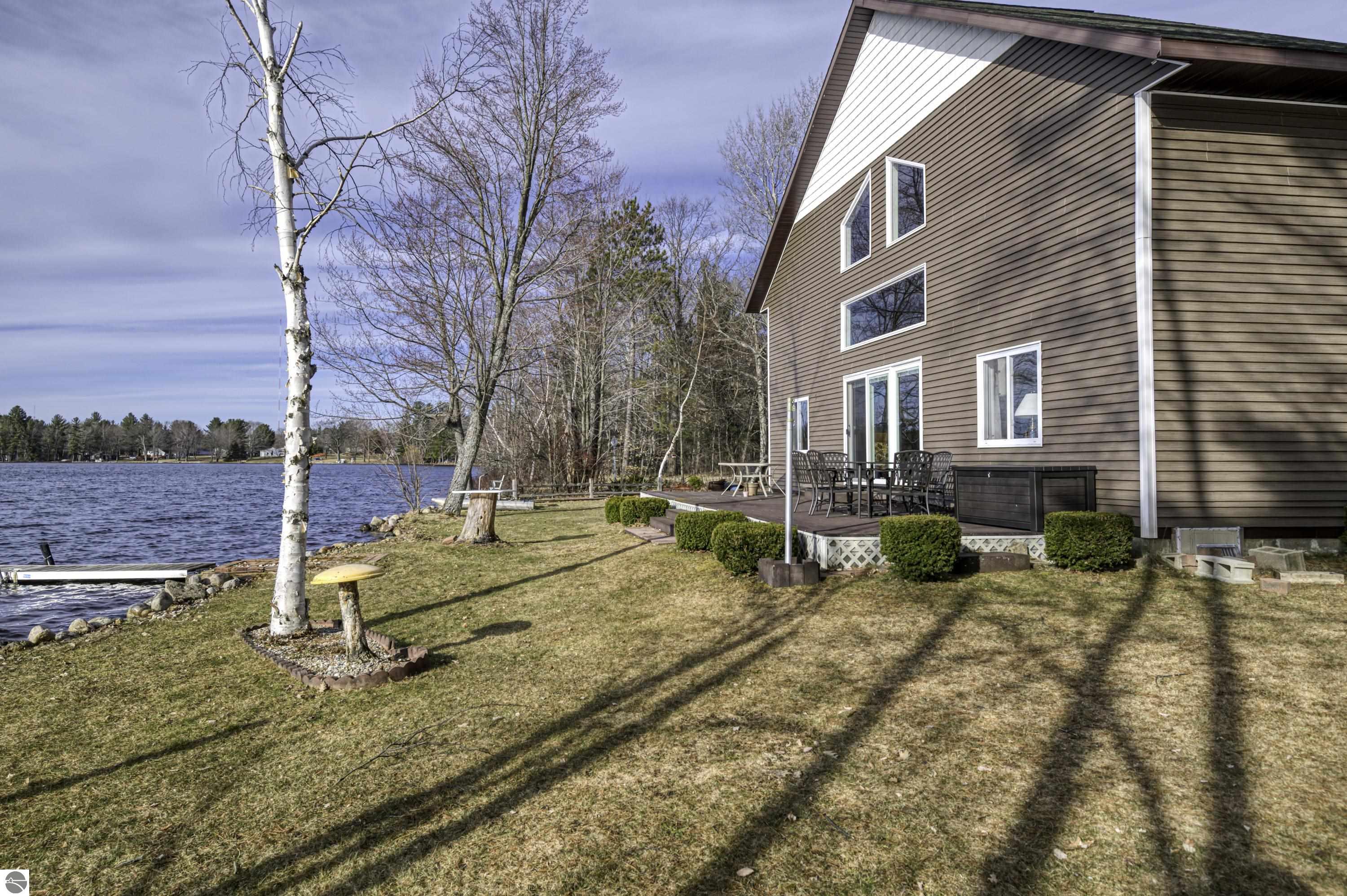 919 Lake Drive