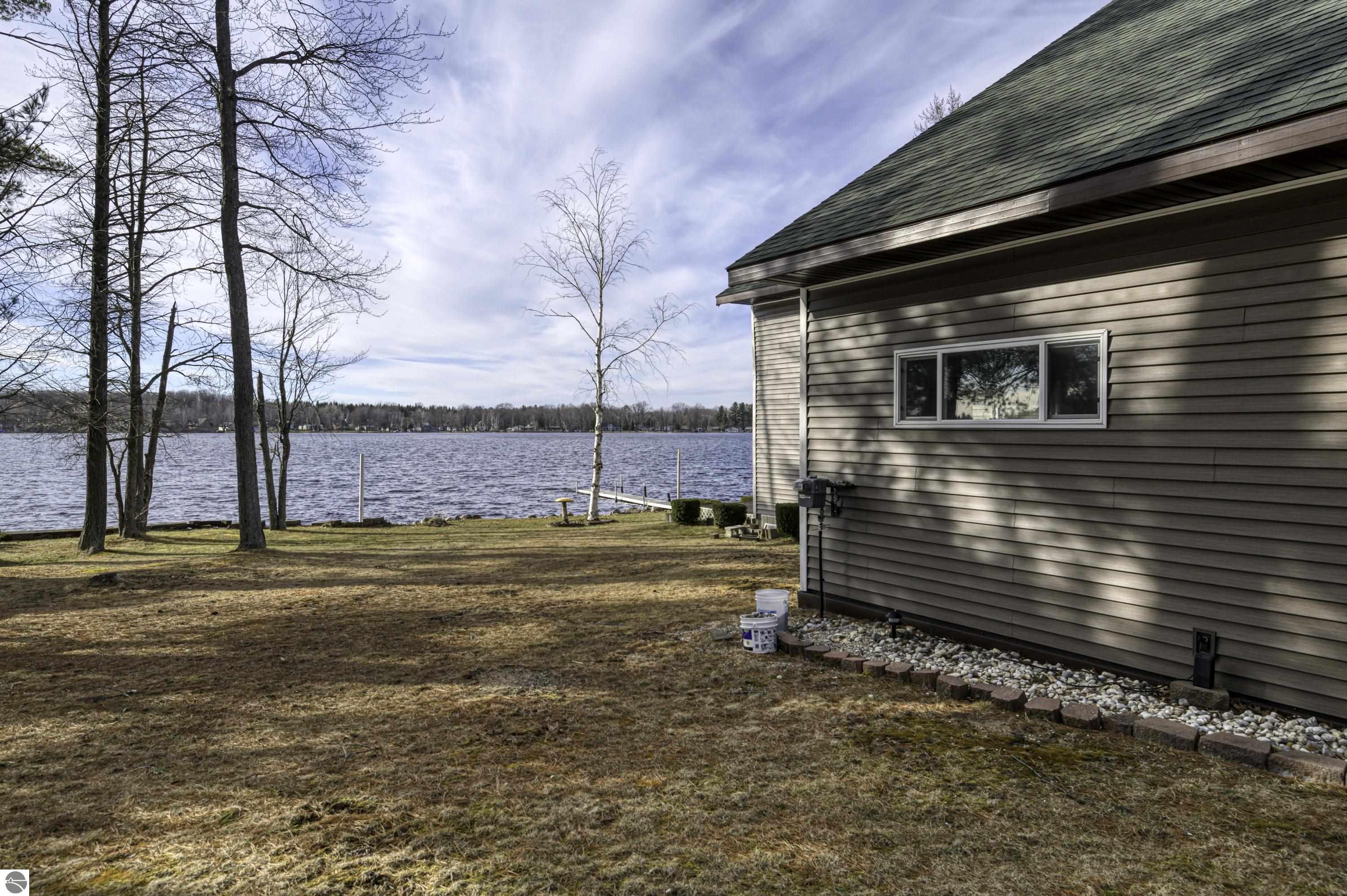 919 Lake Drive
