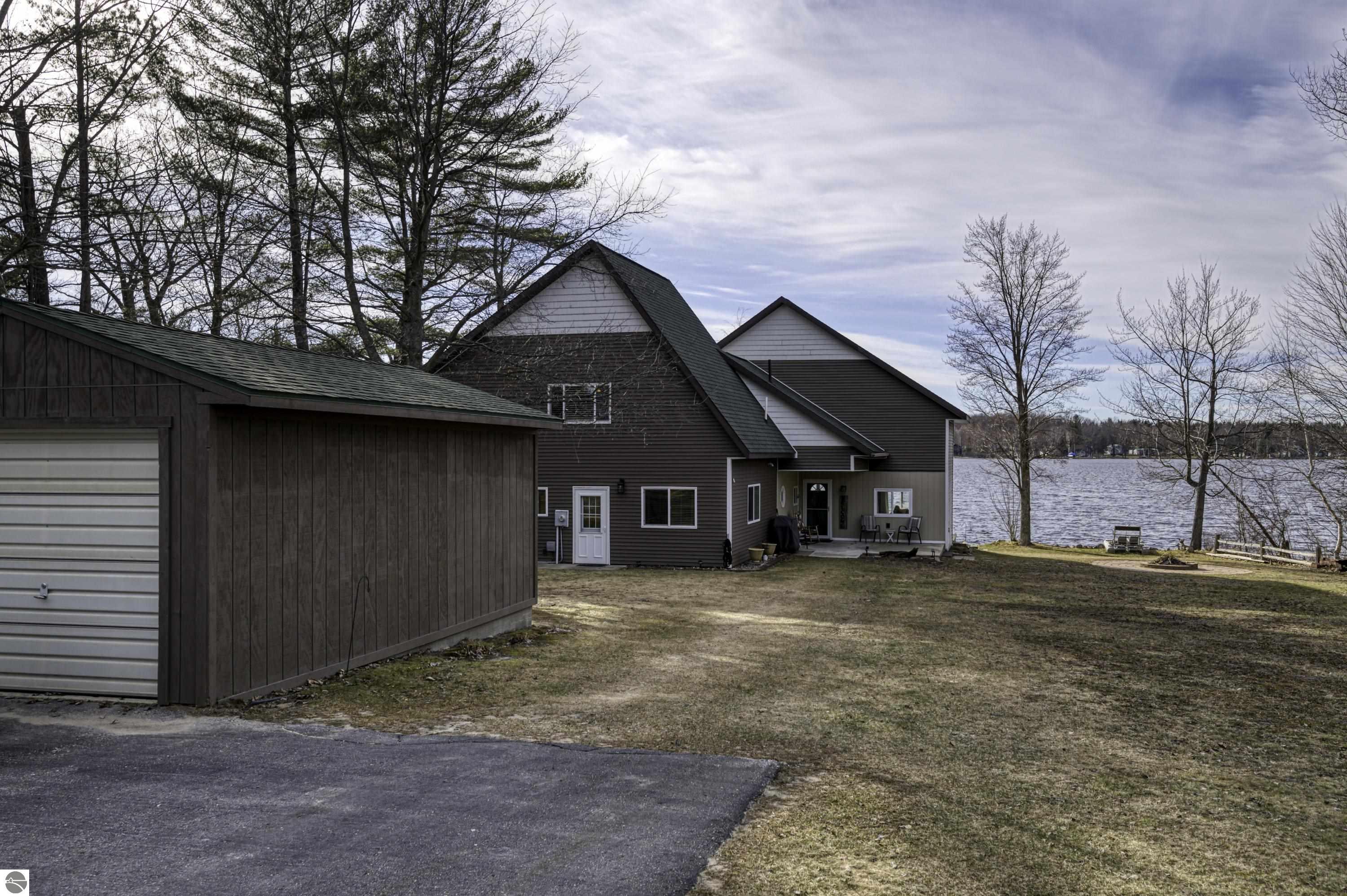 919 Lake Drive