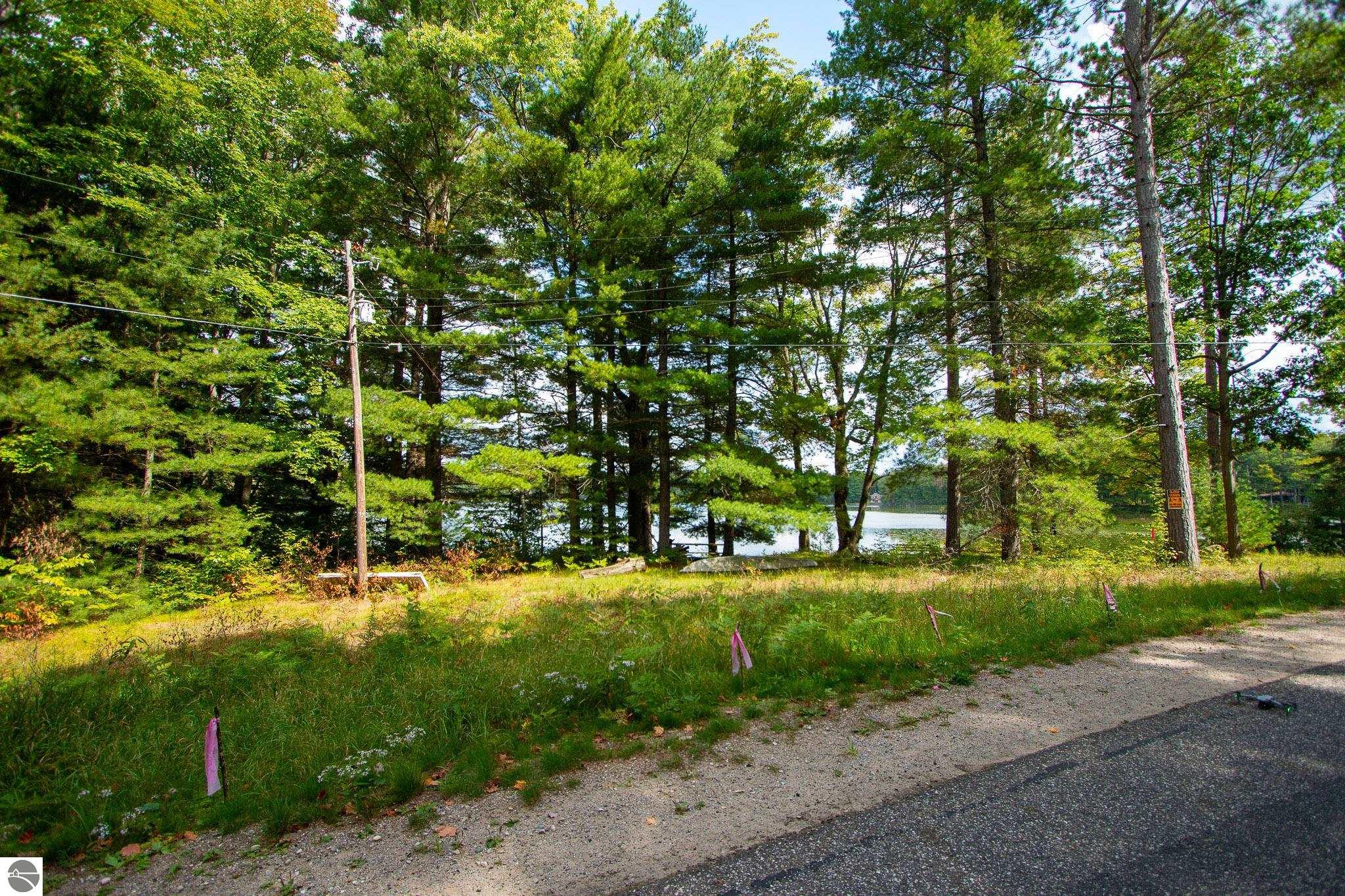 11606 Twin Lake Road, NE