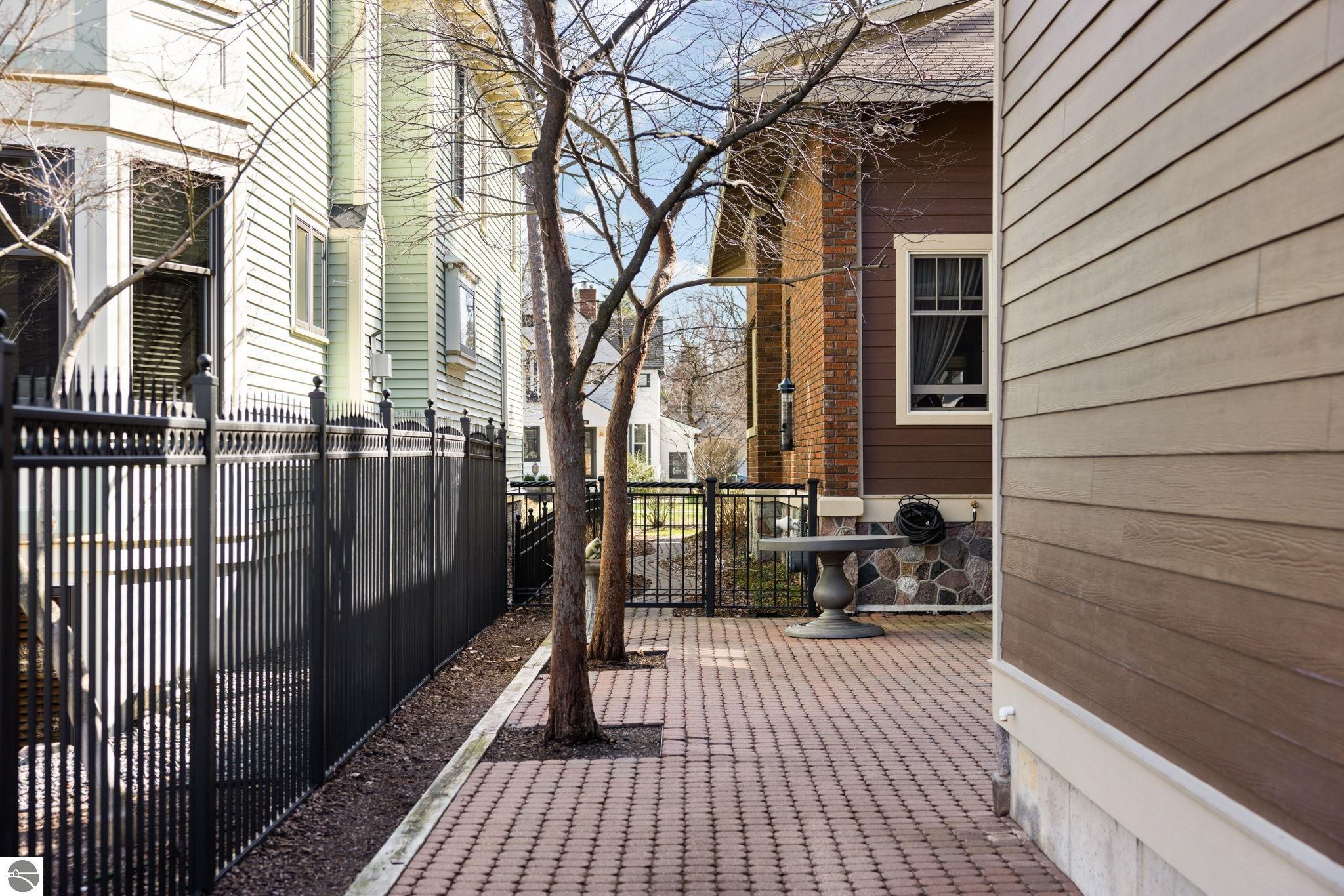 512 Sixth Street