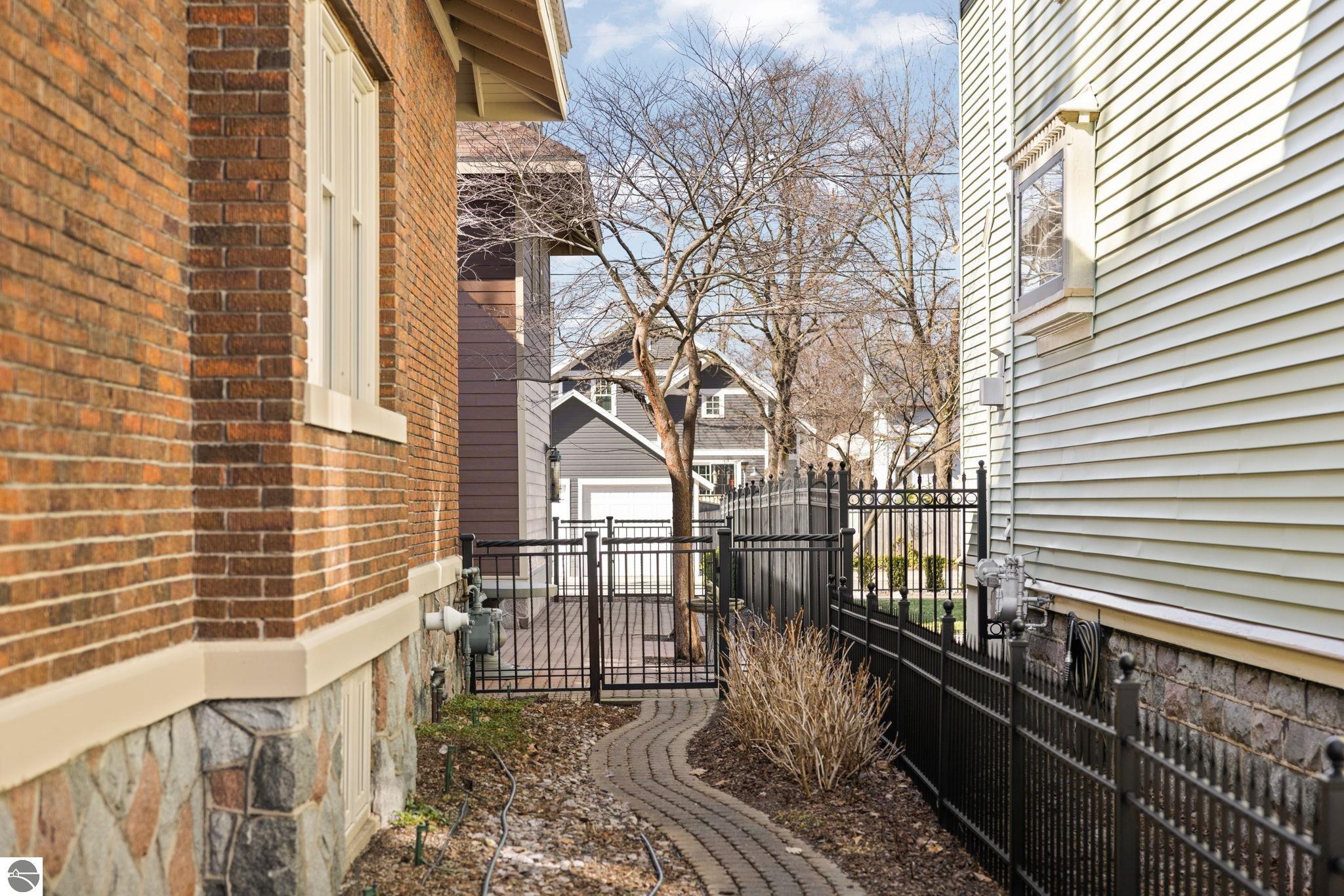512 Sixth Street