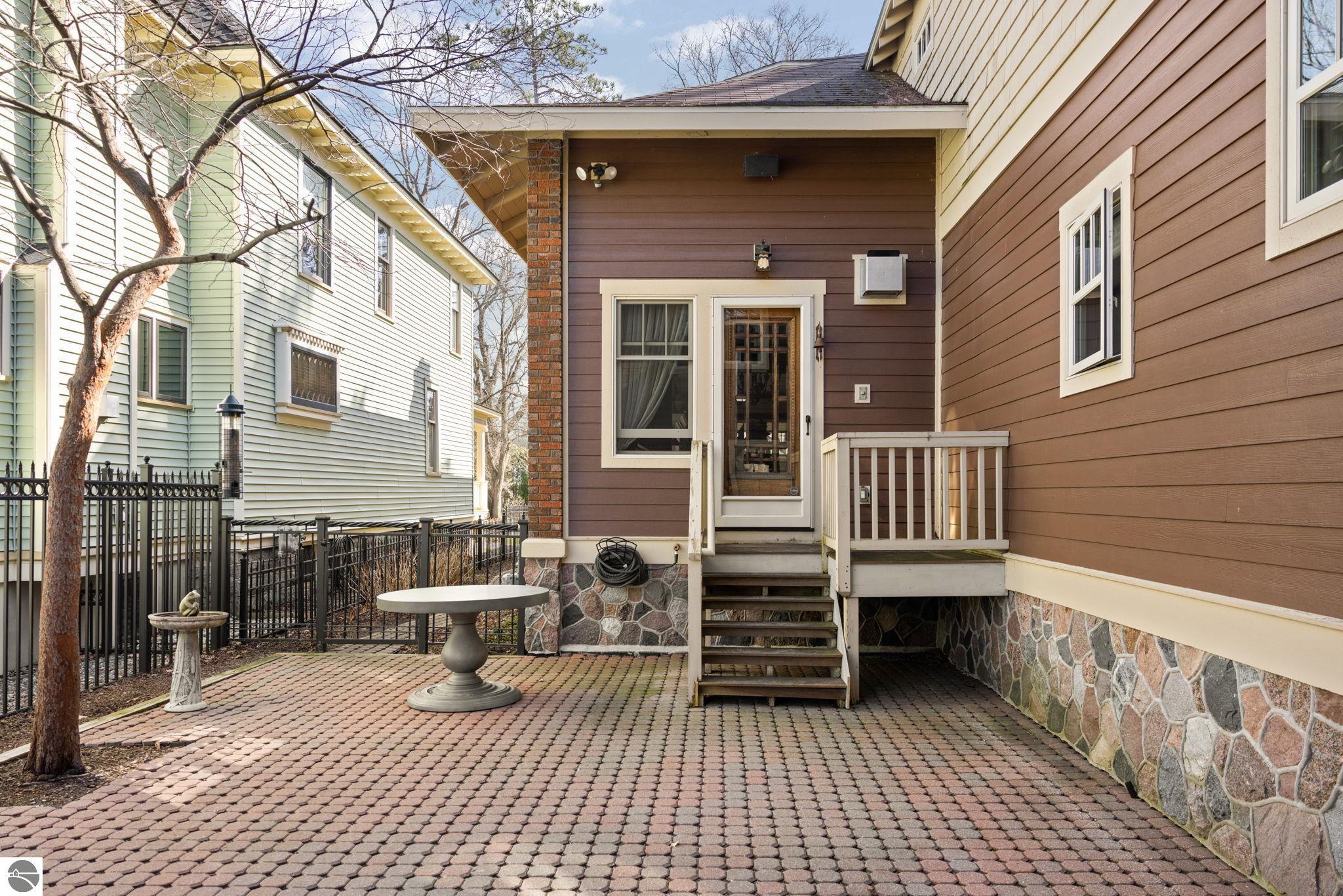 512 Sixth Street