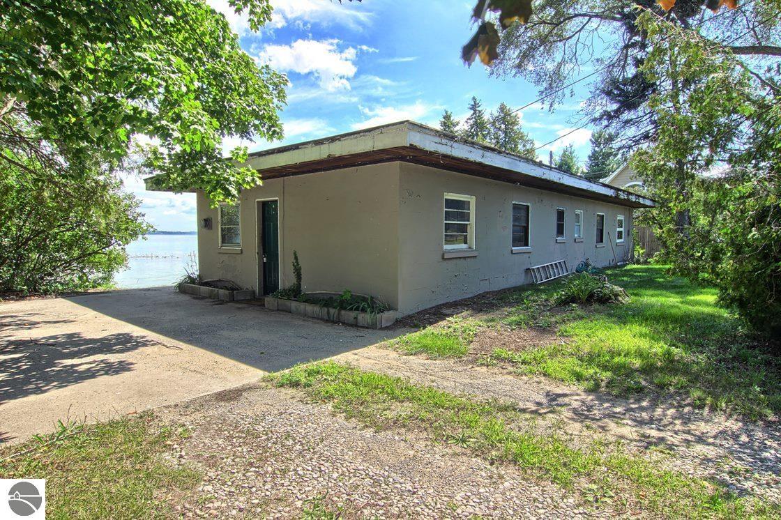 5615 SW Bay Shore Drive