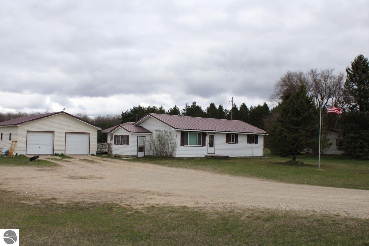5452 S US-131