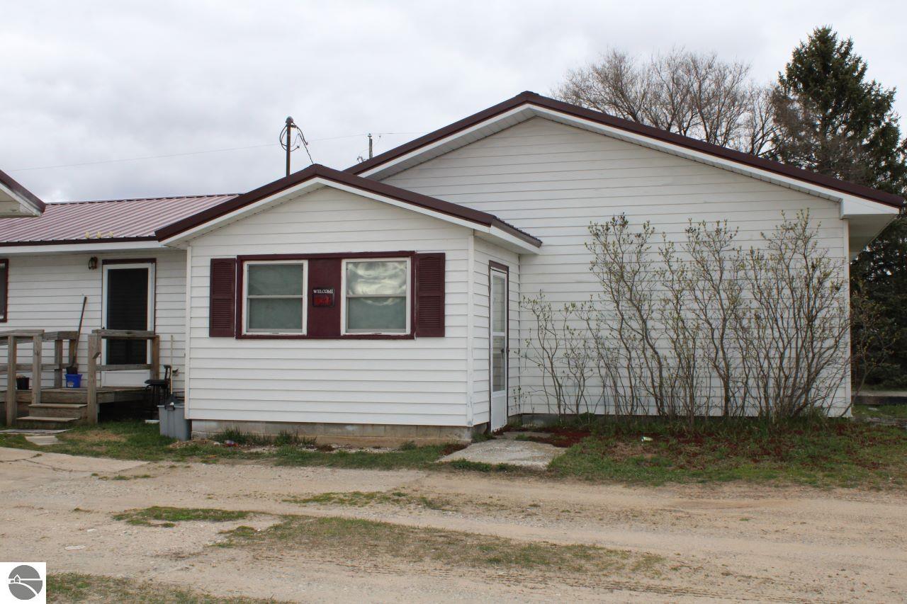 5452 S US-131