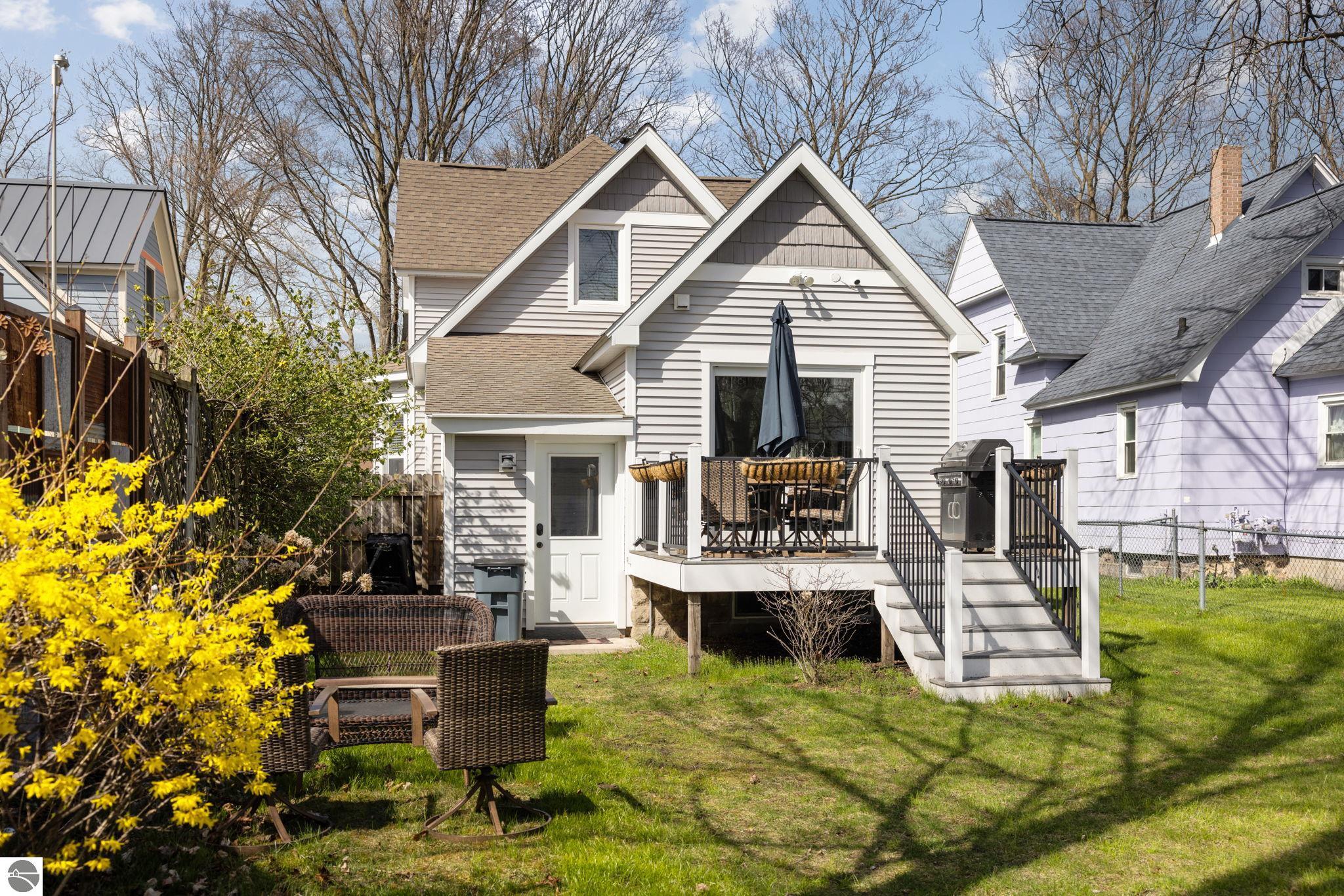 321 W Eleventh Street