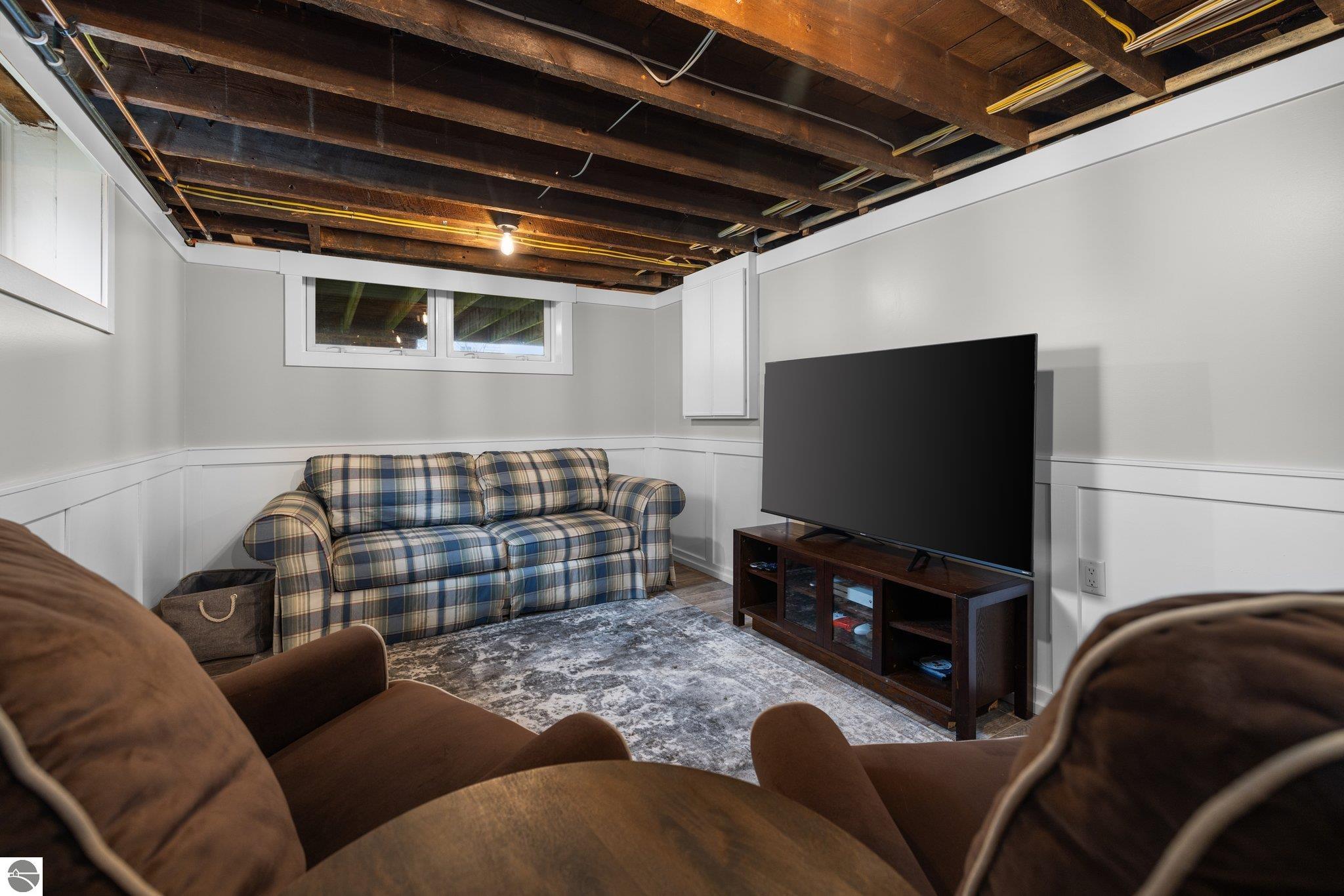 321 W Eleventh Street