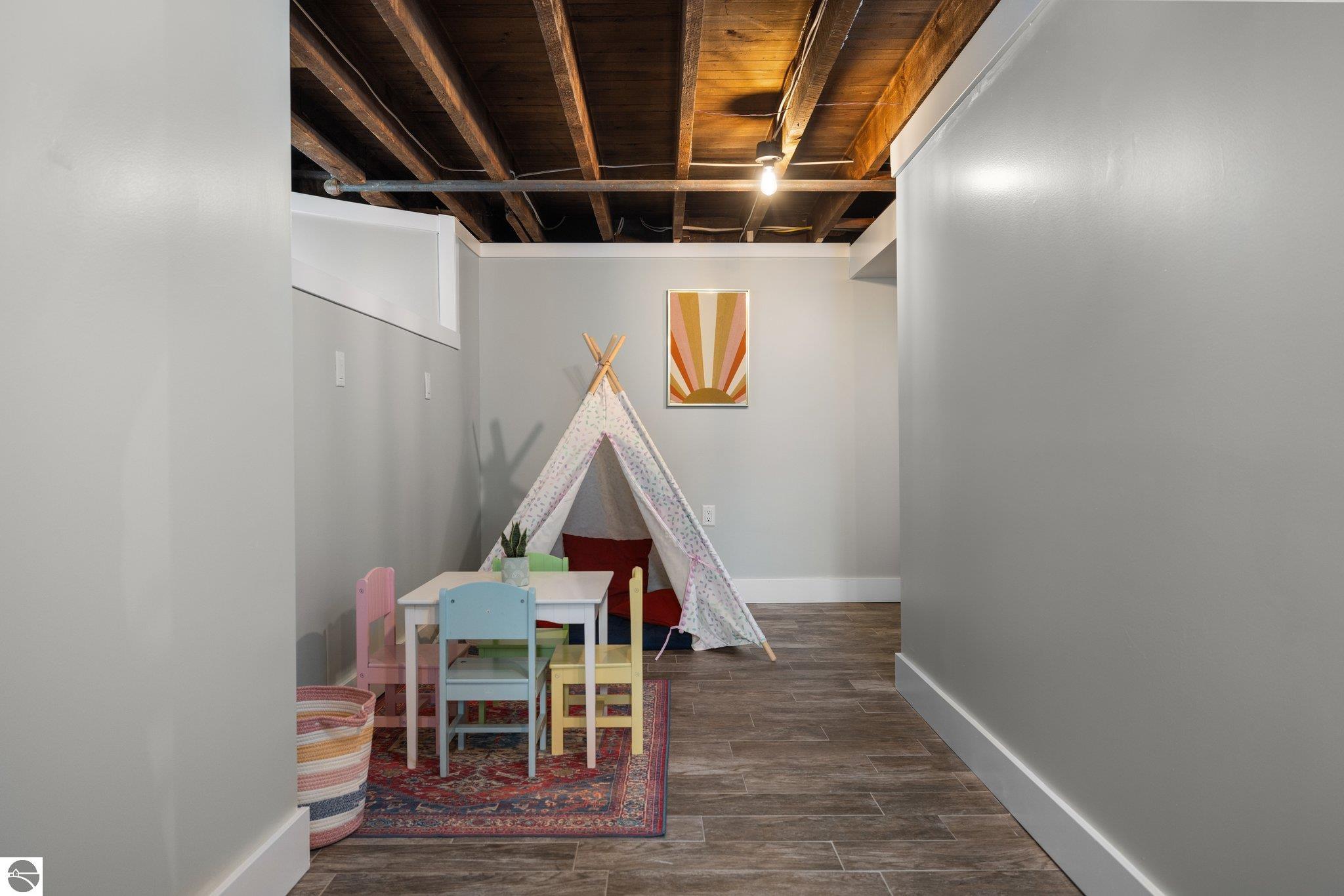 321 W Eleventh Street