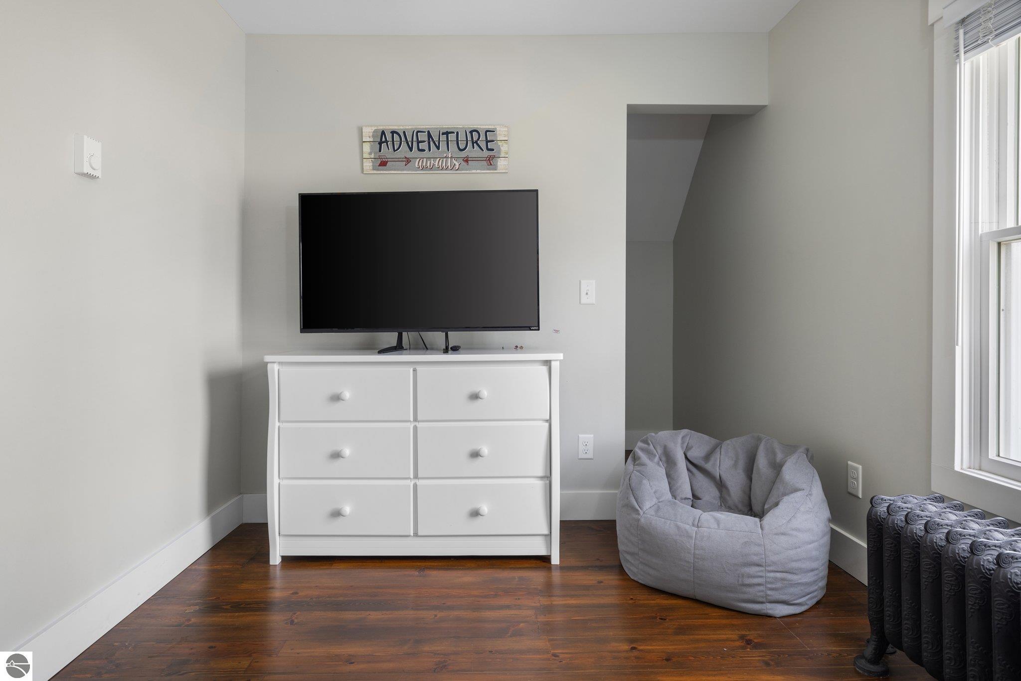 321 W Eleventh Street