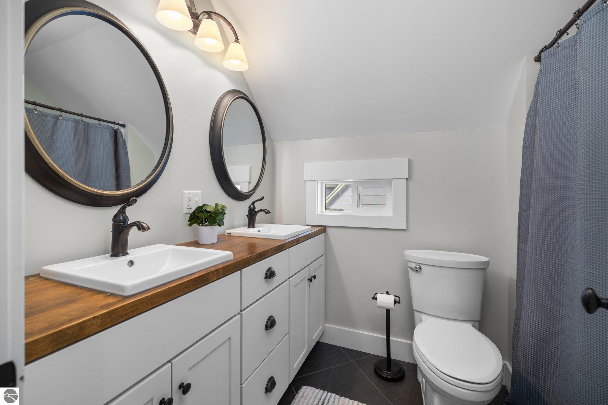 321 W Eleventh Street
