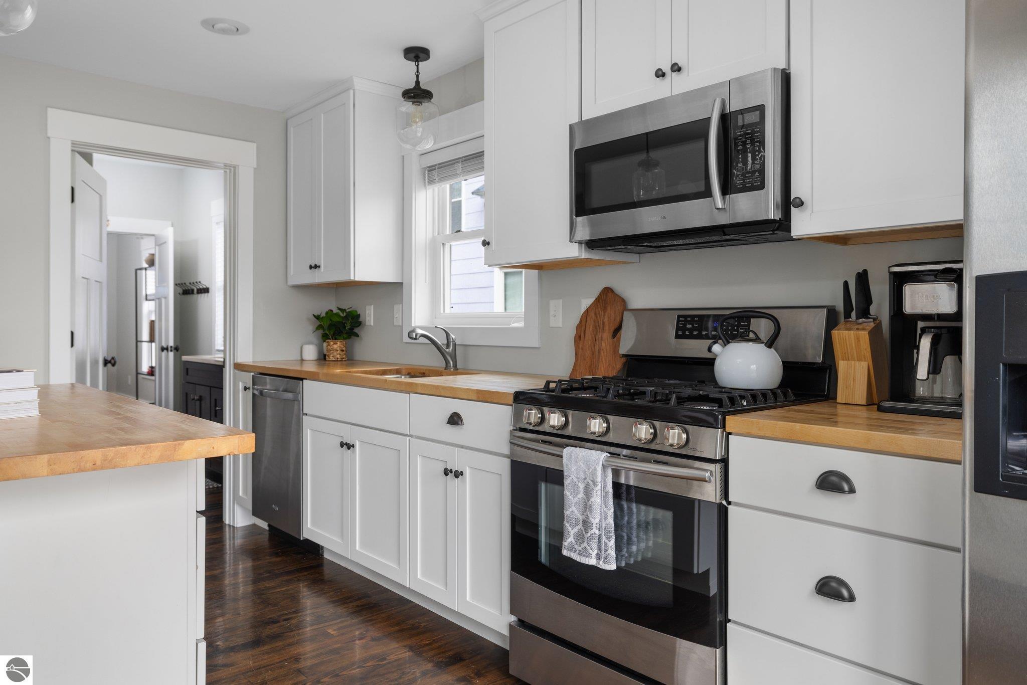 321 W Eleventh Street