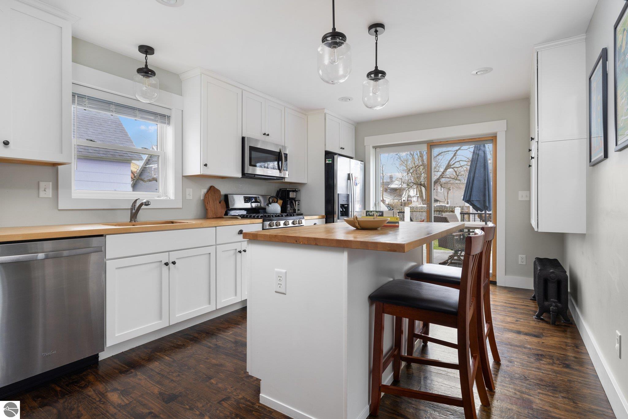 321 W Eleventh Street