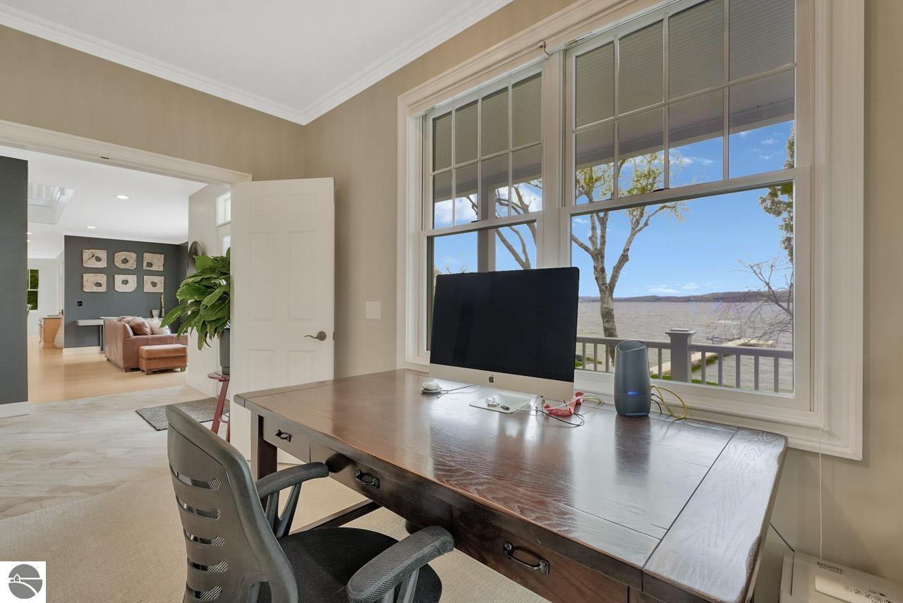 8030 S Lakeview