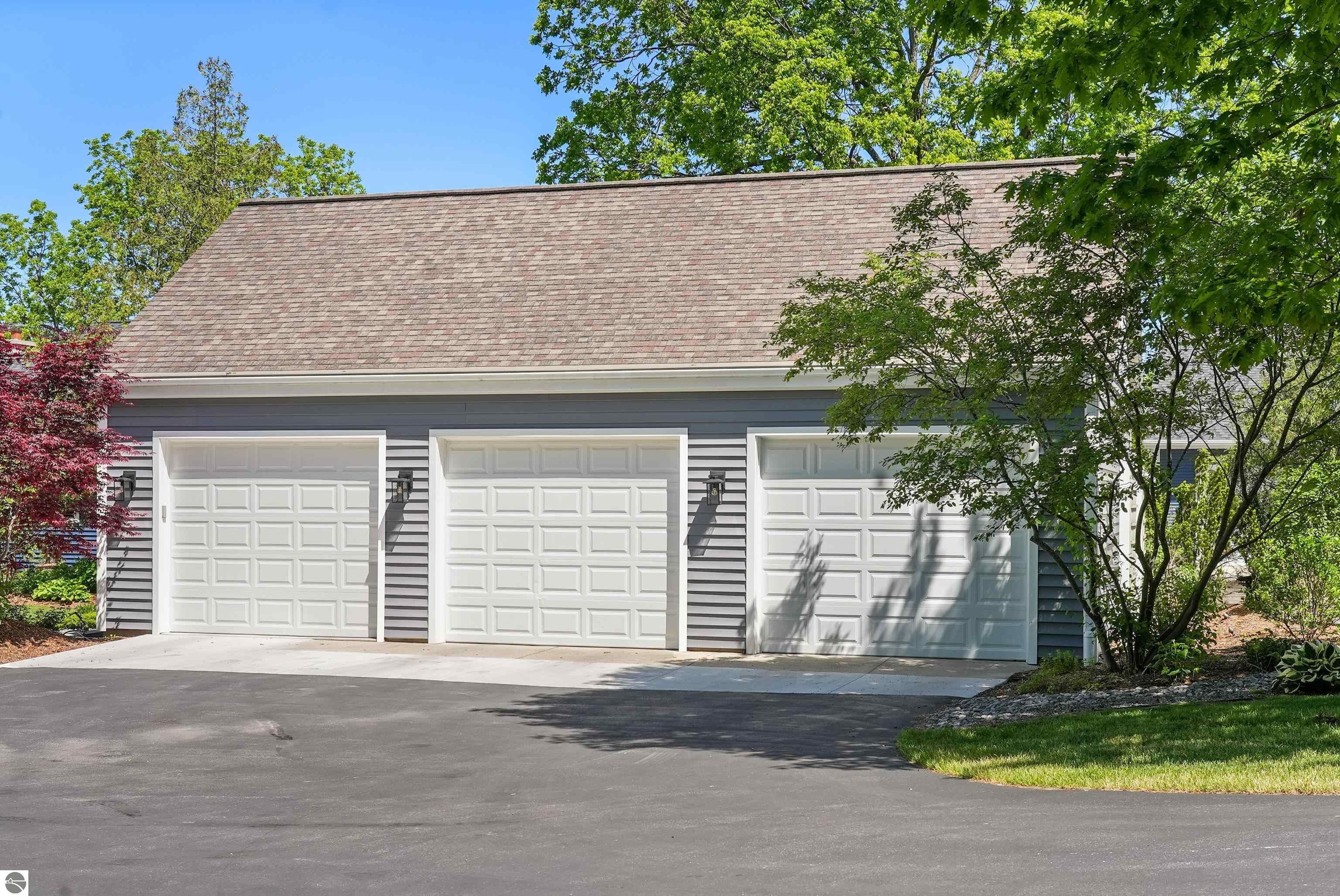 8030 S Lakeview