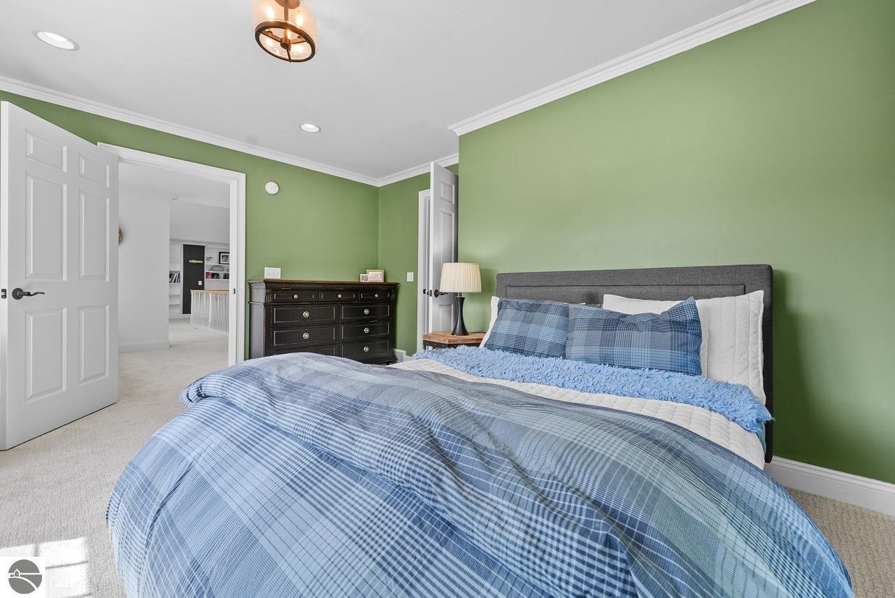 8030 S Lakeview