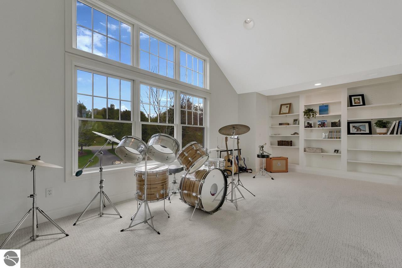 8030 S Lakeview