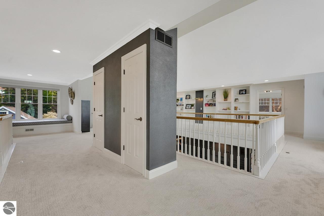 8030 S Lakeview