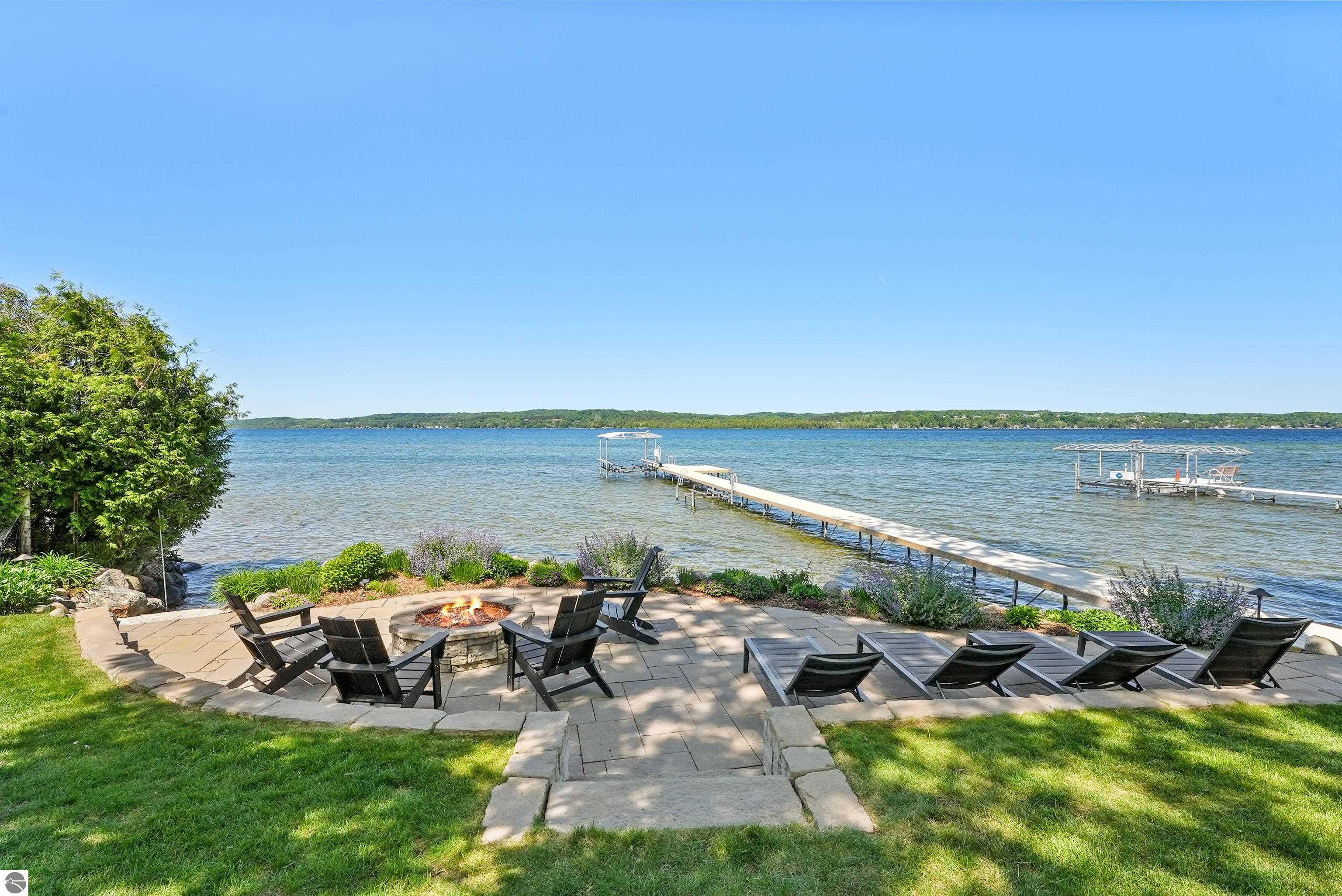 8030 S Lakeview