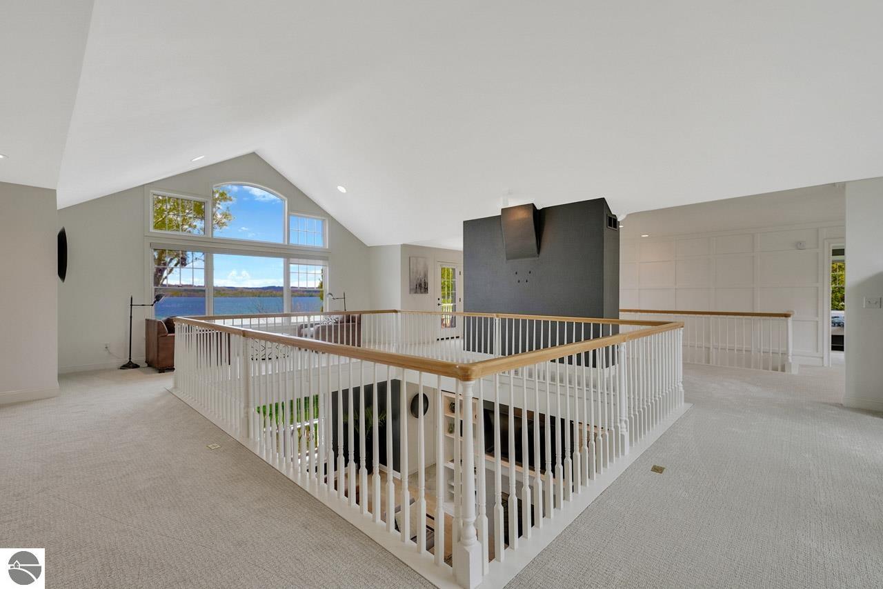 8030 S Lakeview