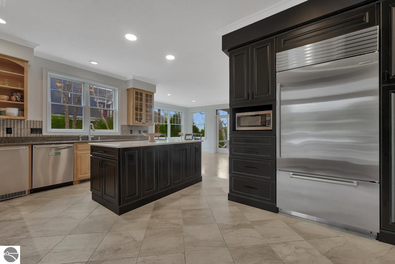 8030 S Lakeview