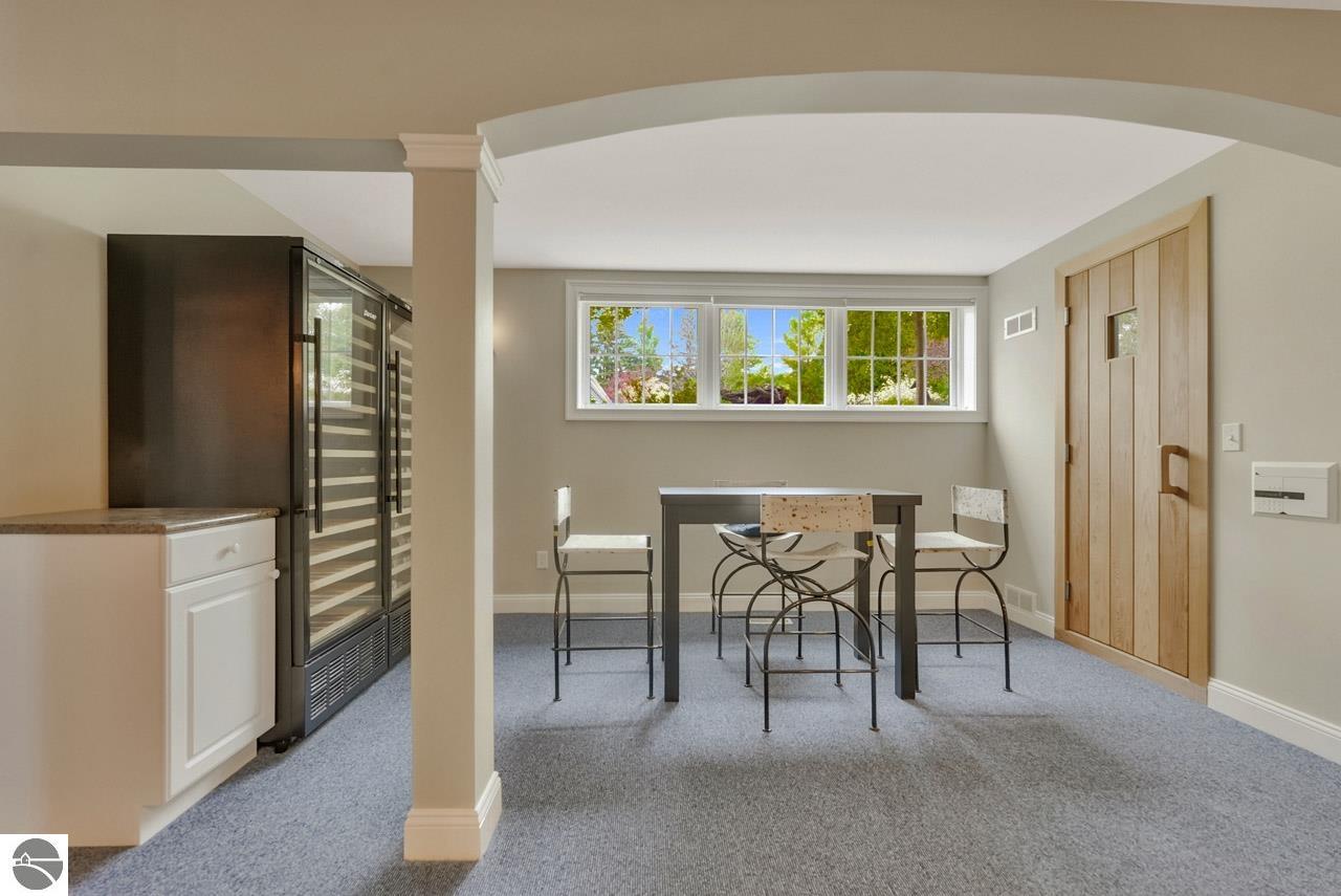 8030 S Lakeview