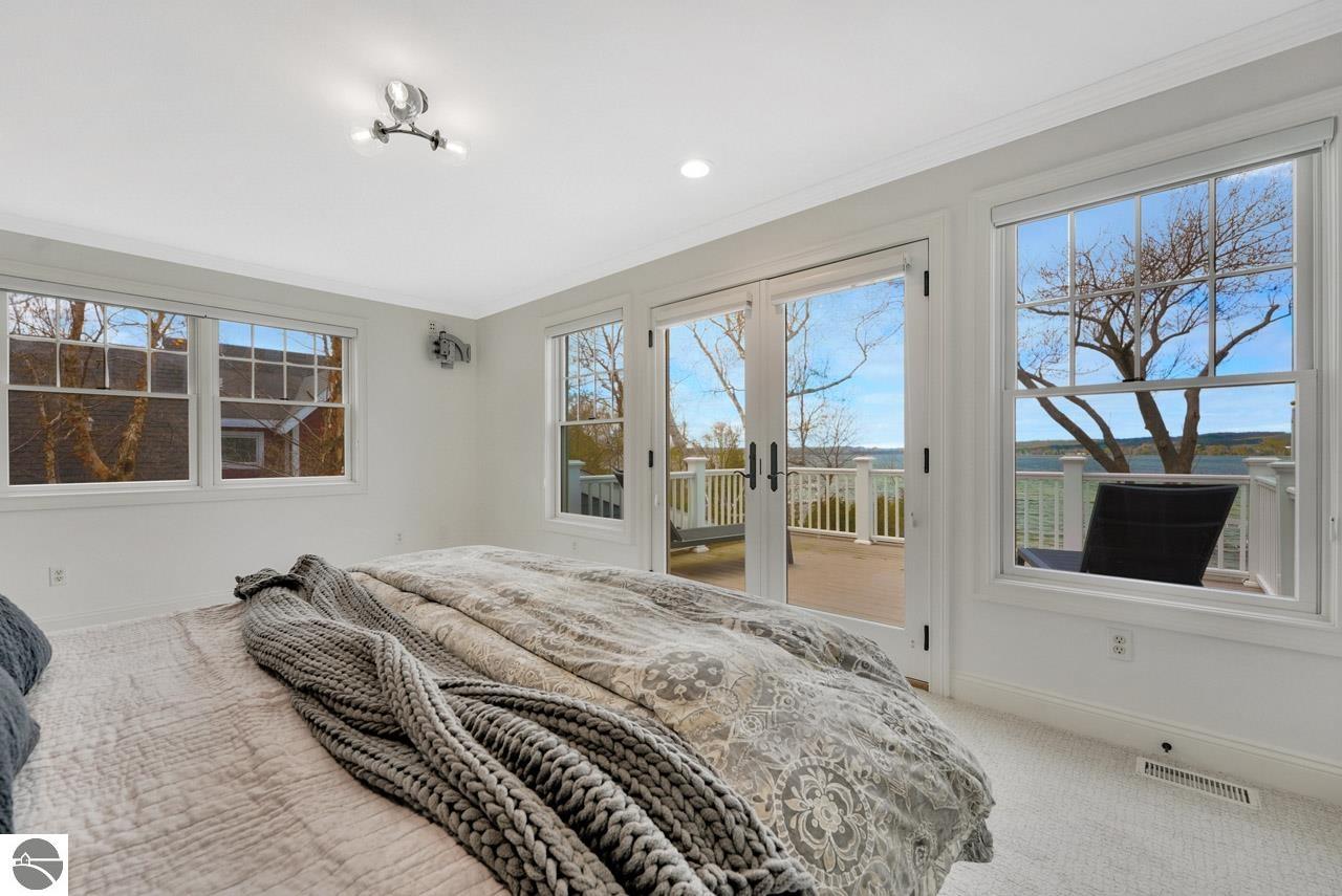 8030 S Lakeview