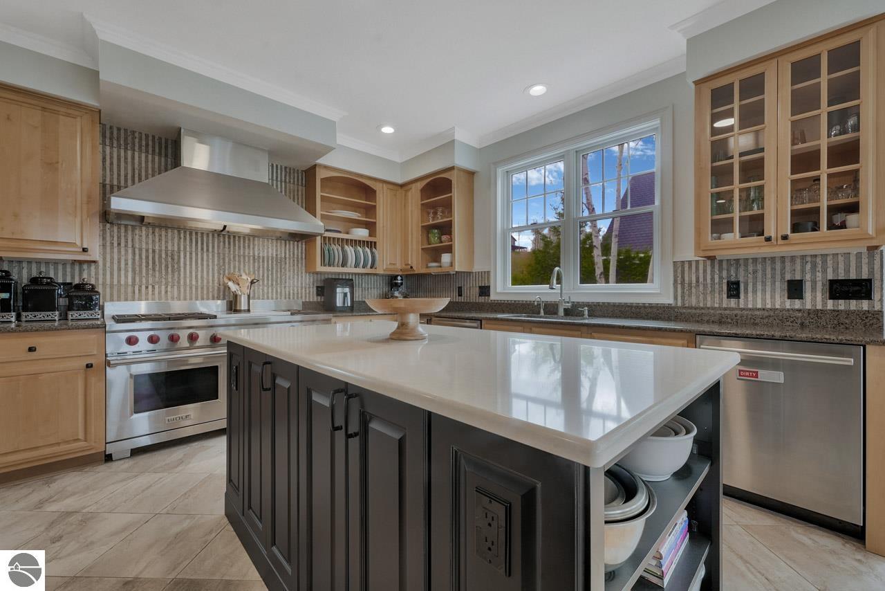 8030 S Lakeview