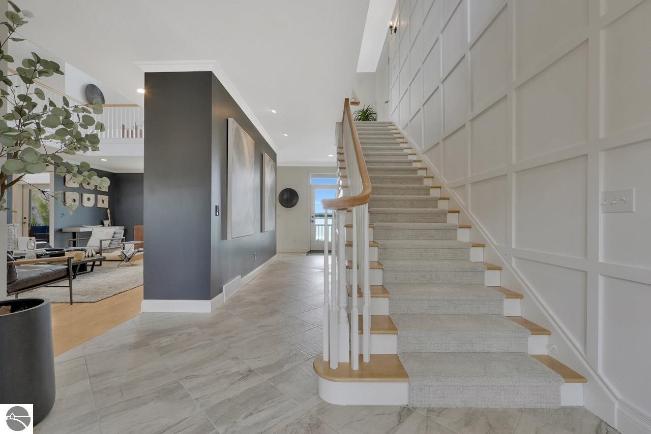 8030 S Lakeview