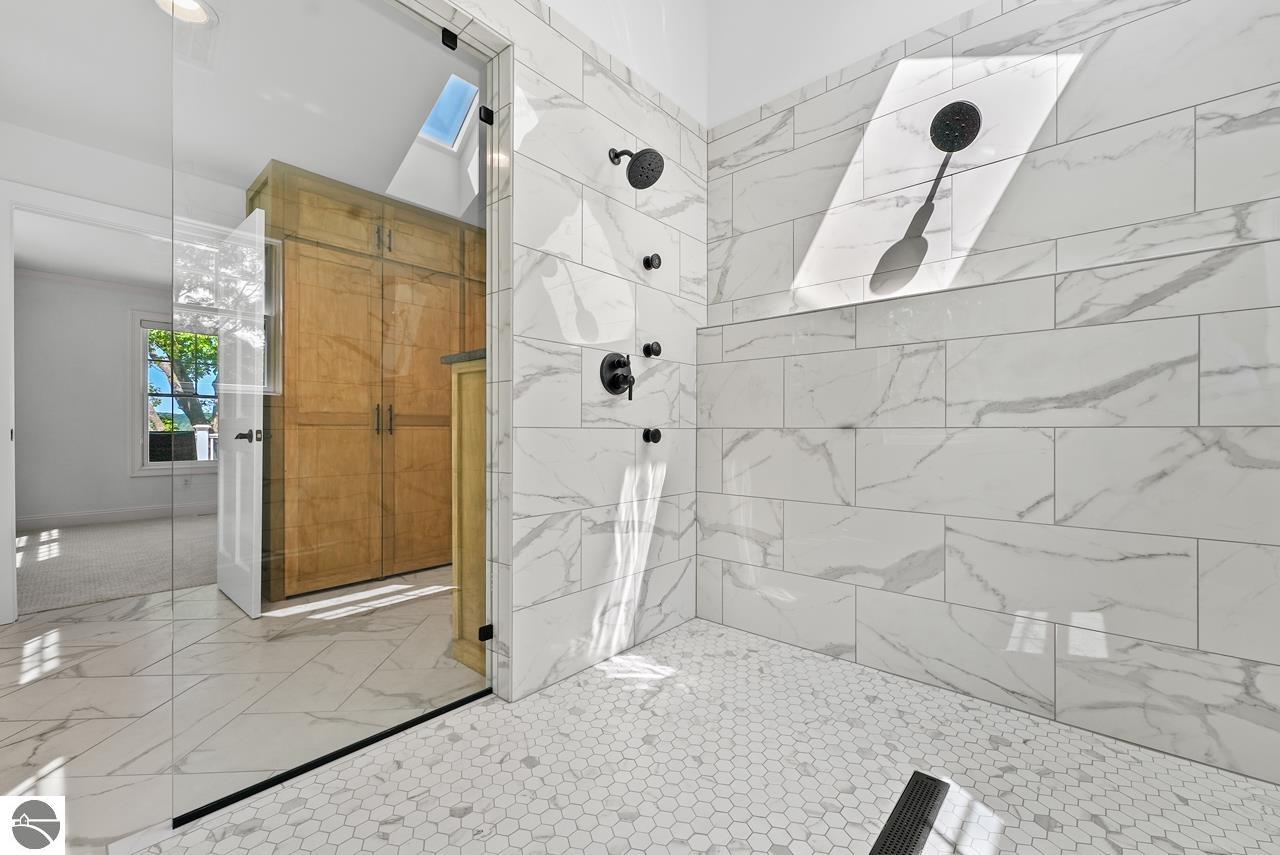 8030 S Lakeview
