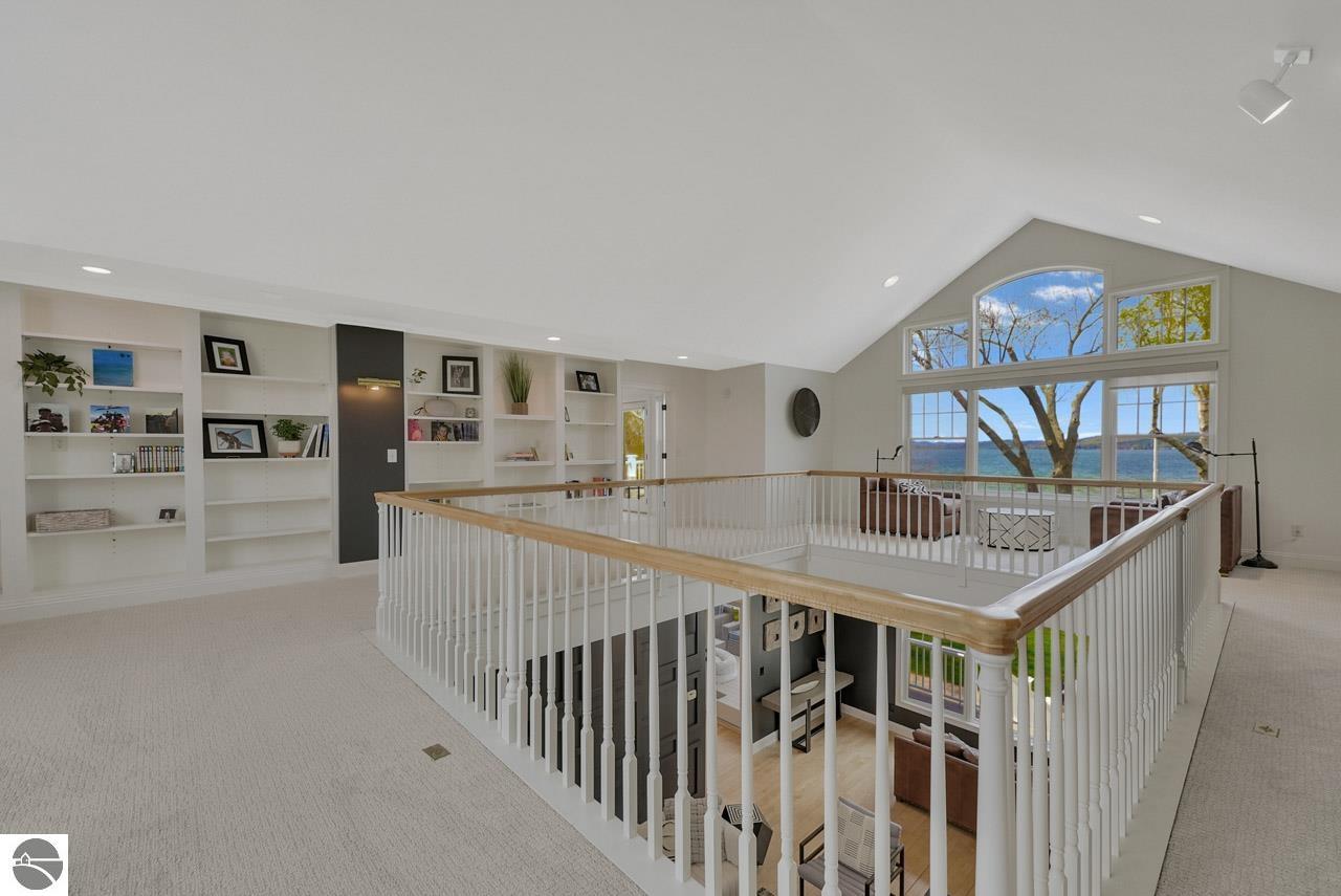 8030 S Lakeview