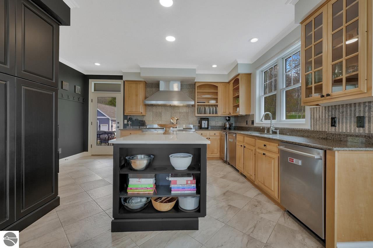 8030 S Lakeview