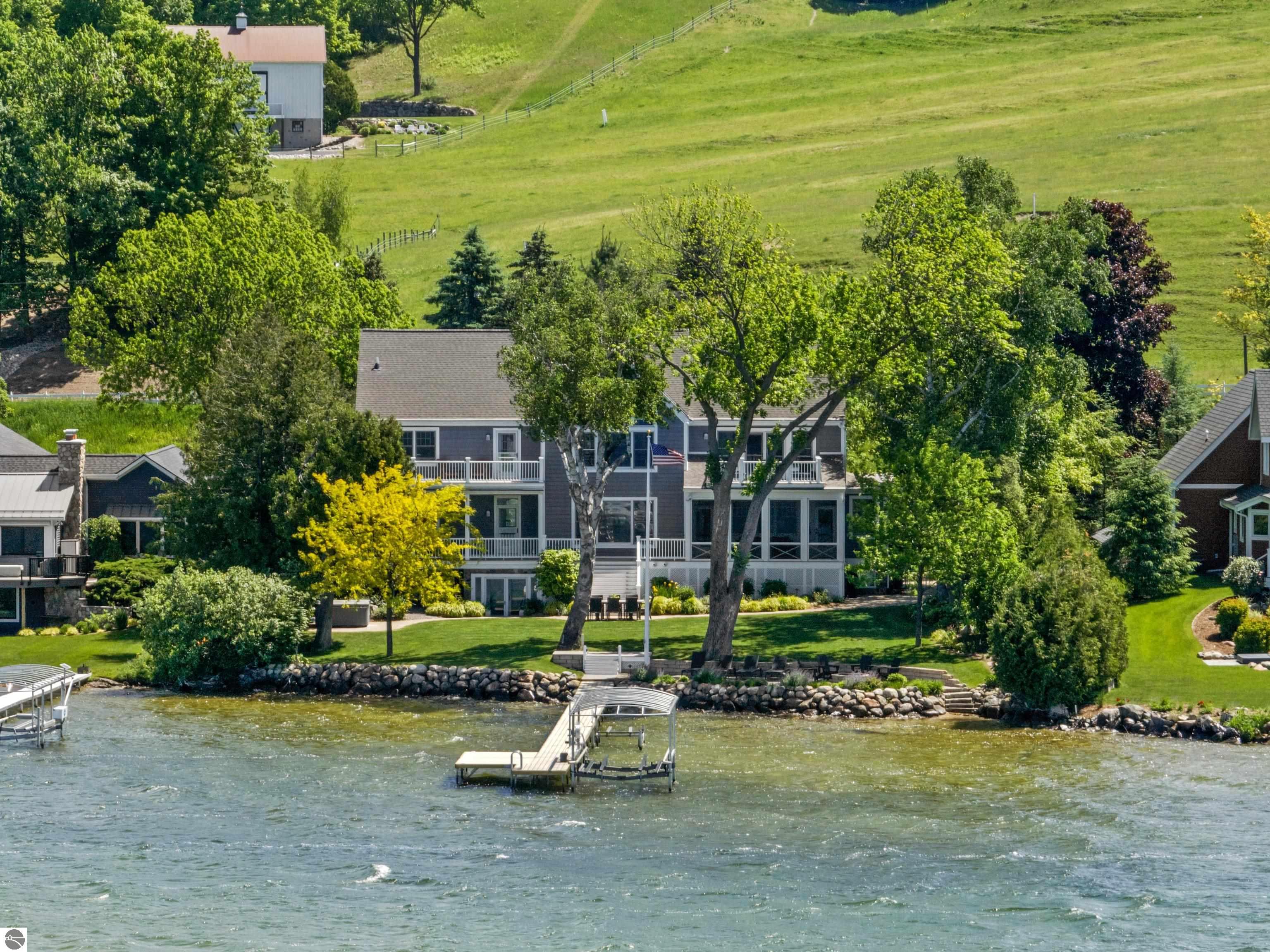 8030 S Lakeview