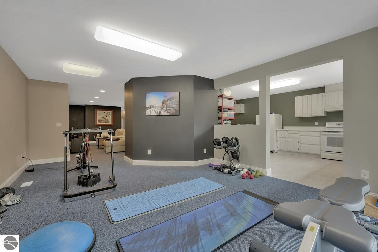 8030 S Lakeview